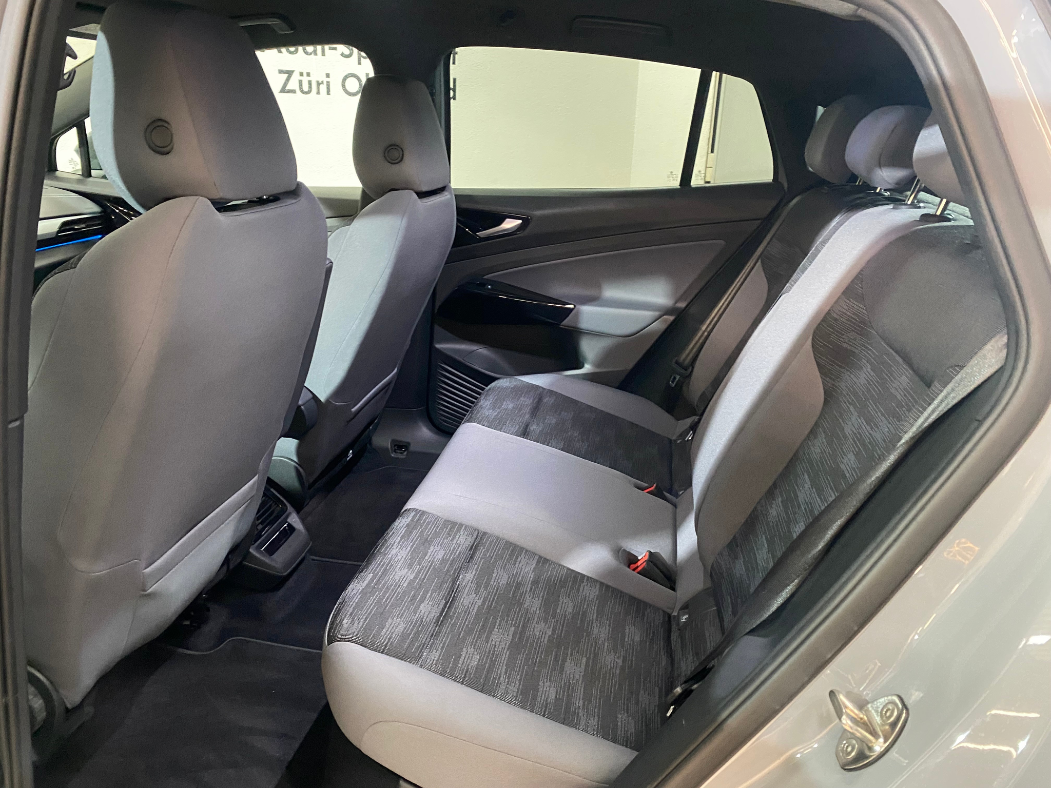 listing desktop thumbnail image 8