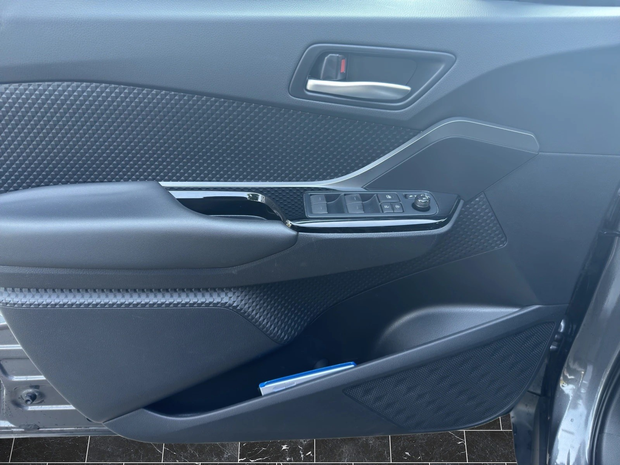 listing desktop thumbnail image 24