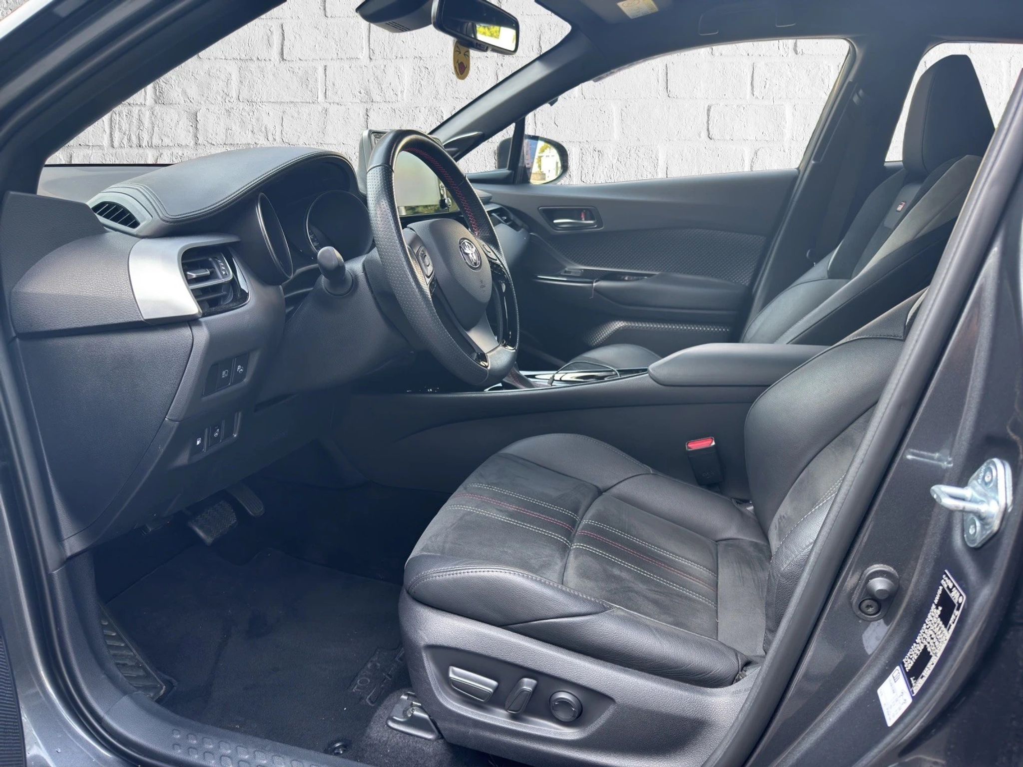 listing desktop thumbnail image 11