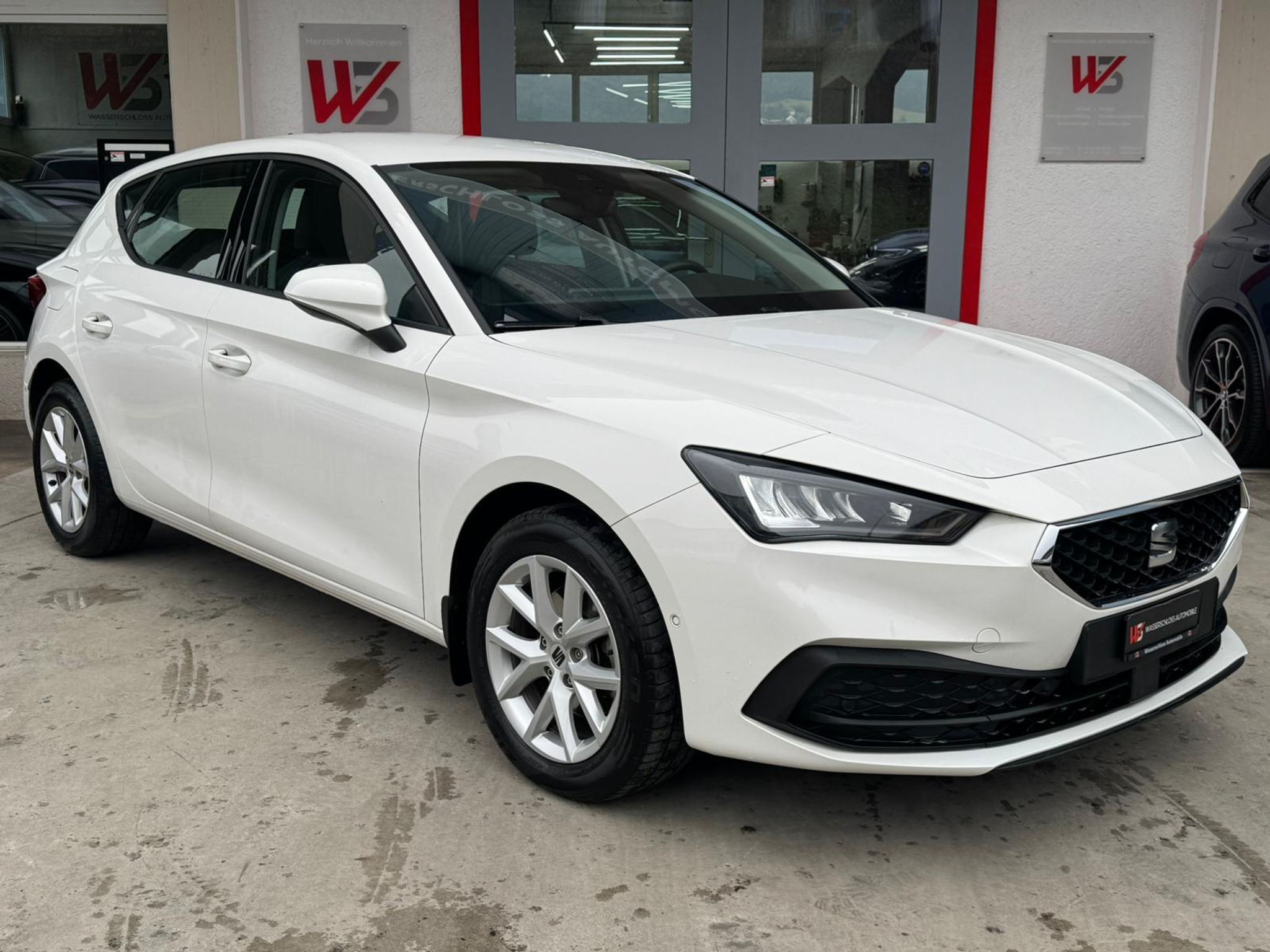 listing desktop thumbnail image 1