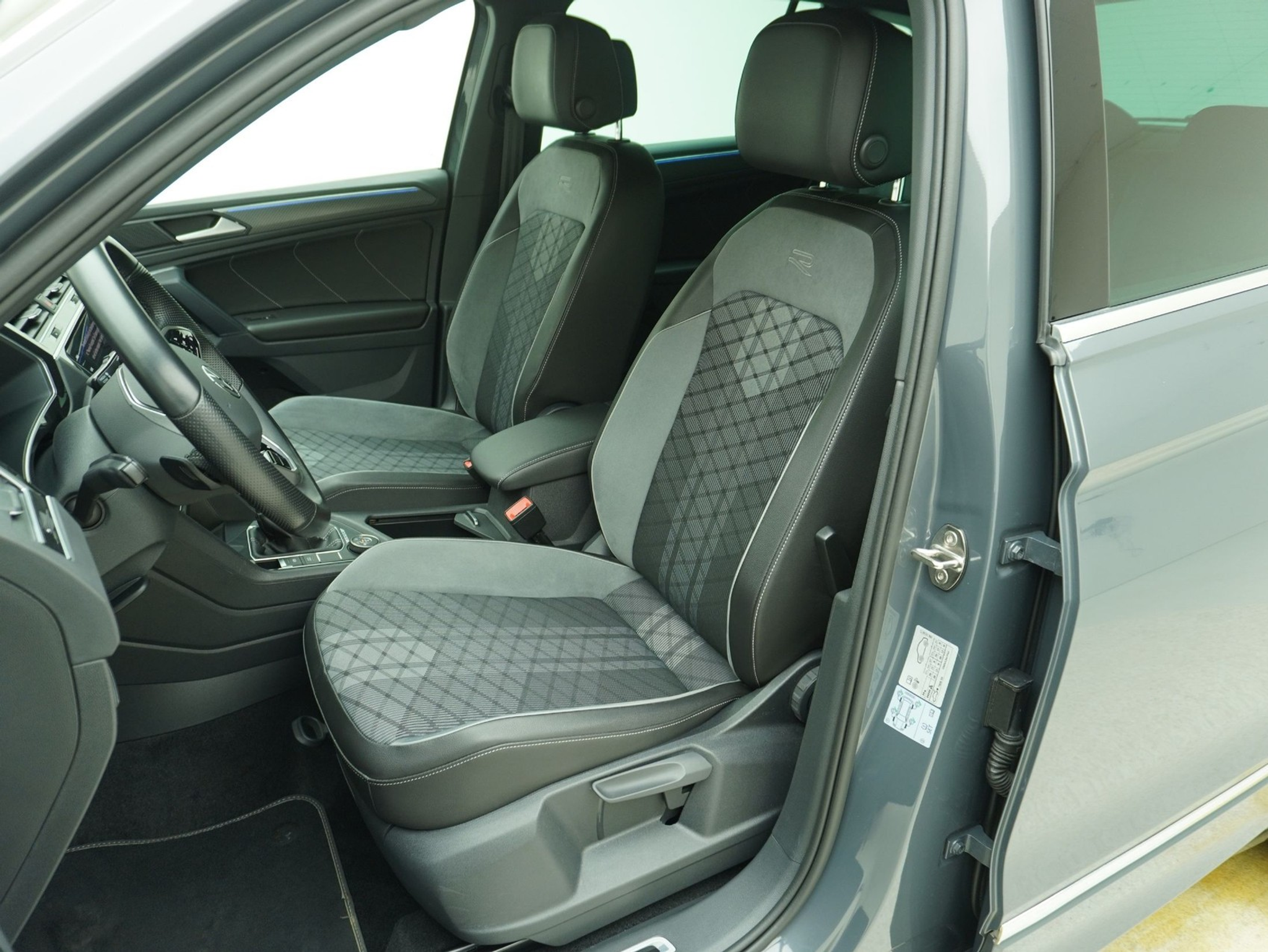 listing desktop thumbnail image 6