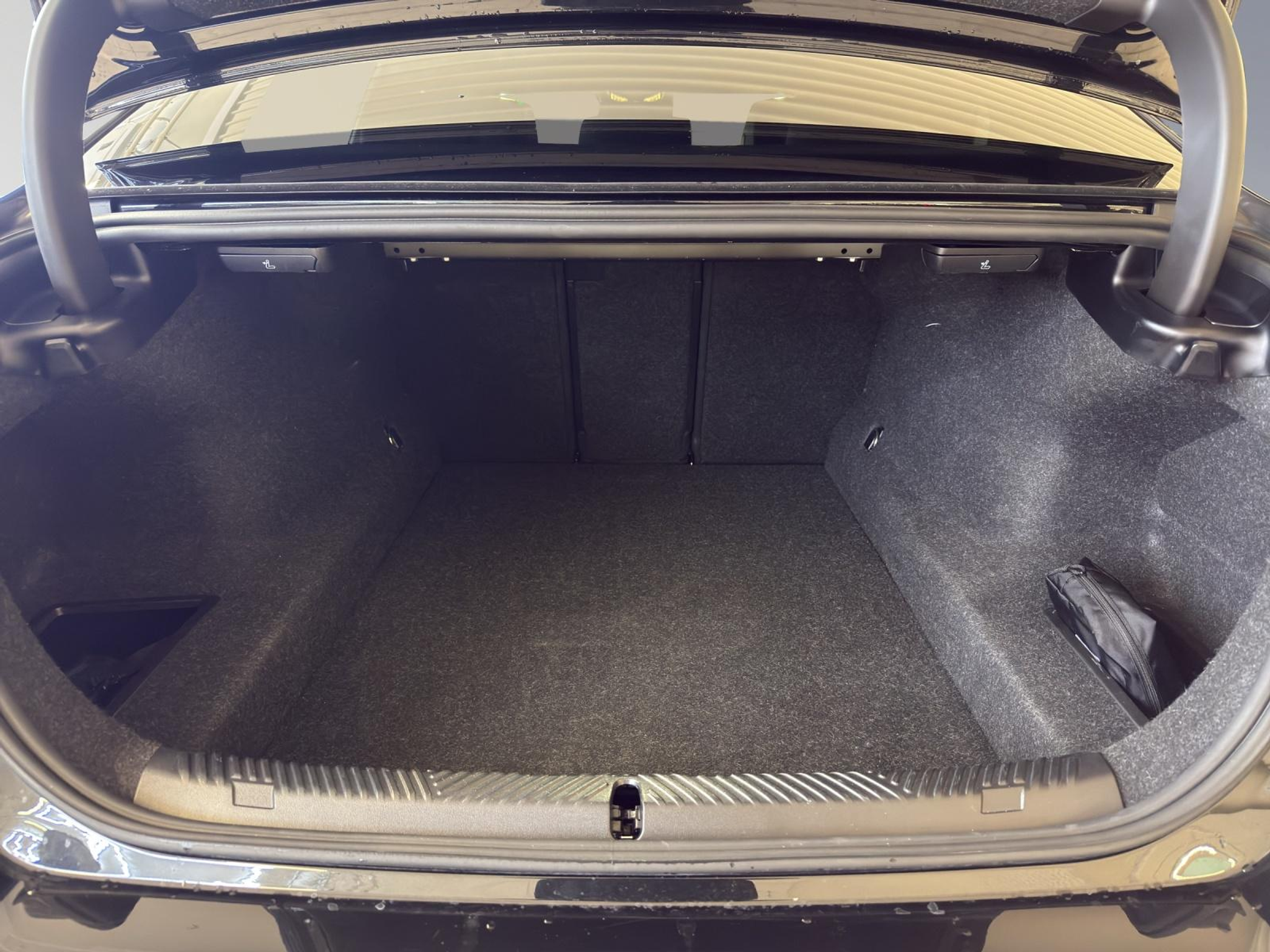 listing desktop thumbnail image 17