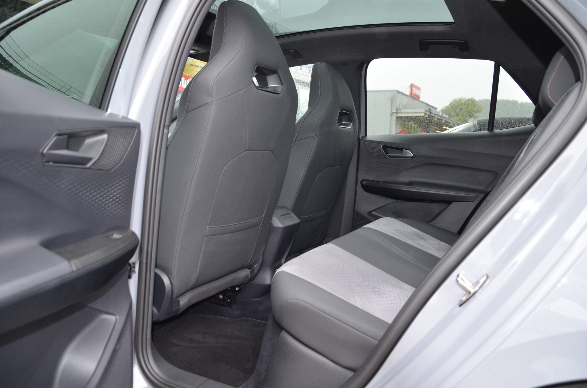 listing desktop thumbnail image 15