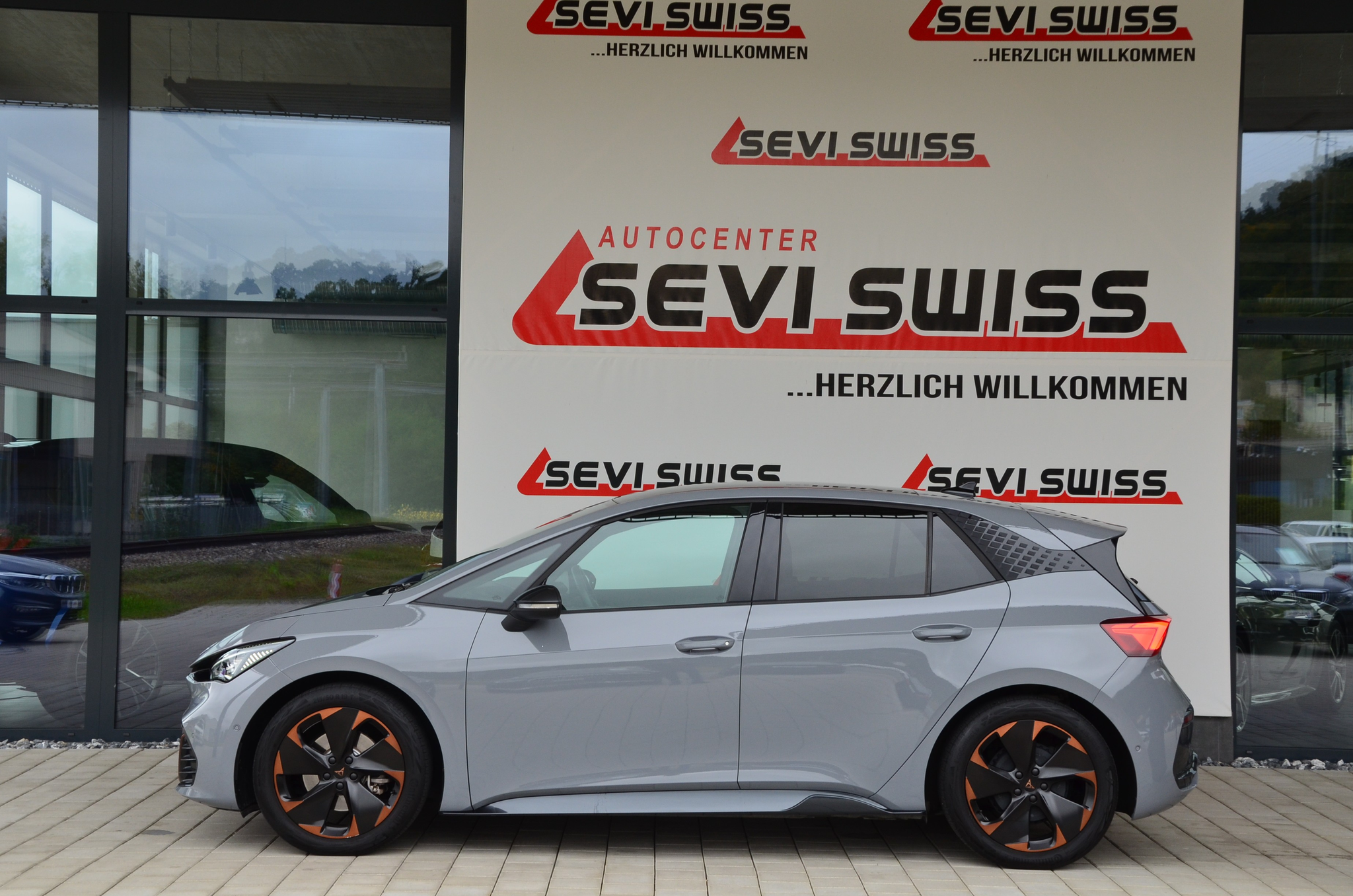 listing desktop thumbnail image 7