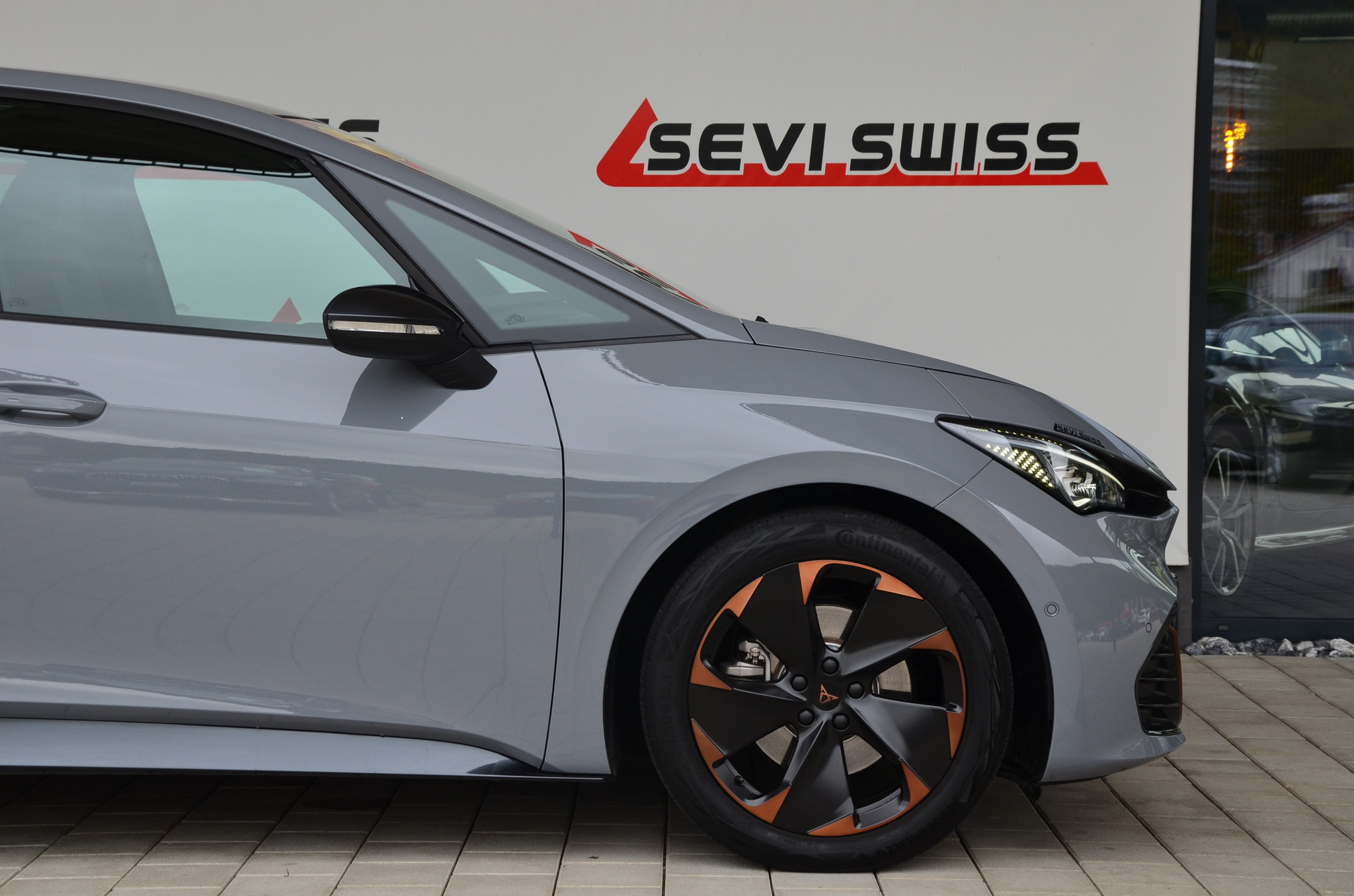 listing desktop thumbnail image 2