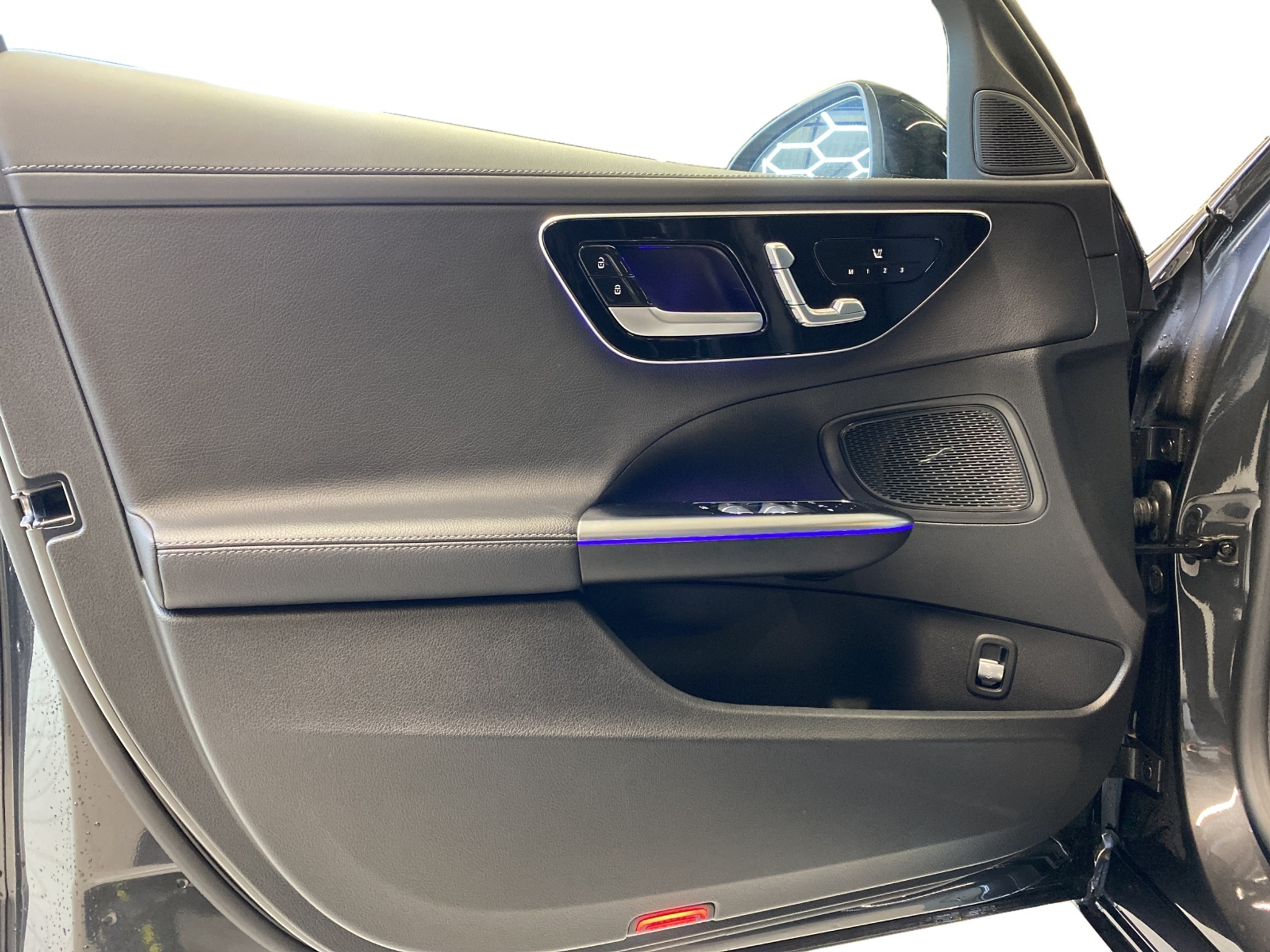 listing desktop thumbnail image 10