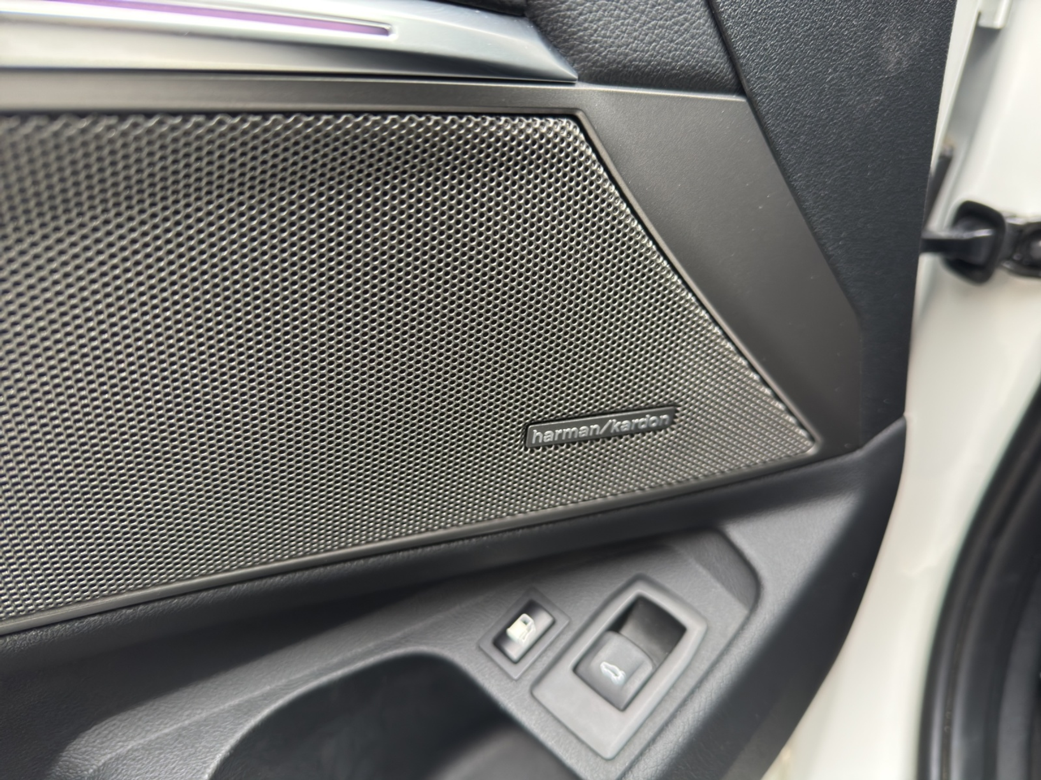 listing desktop thumbnail image 20