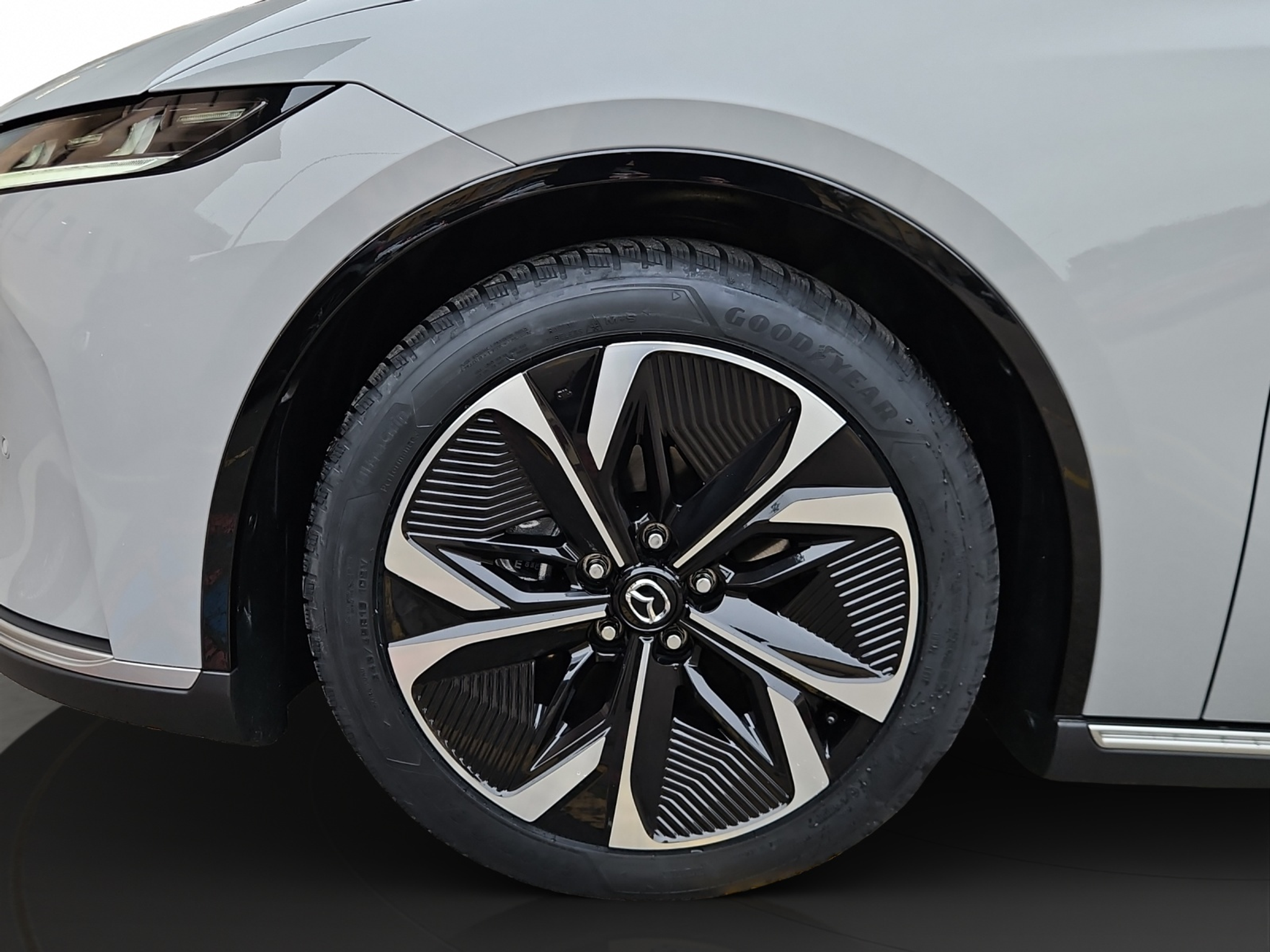 listing desktop thumbnail image 6