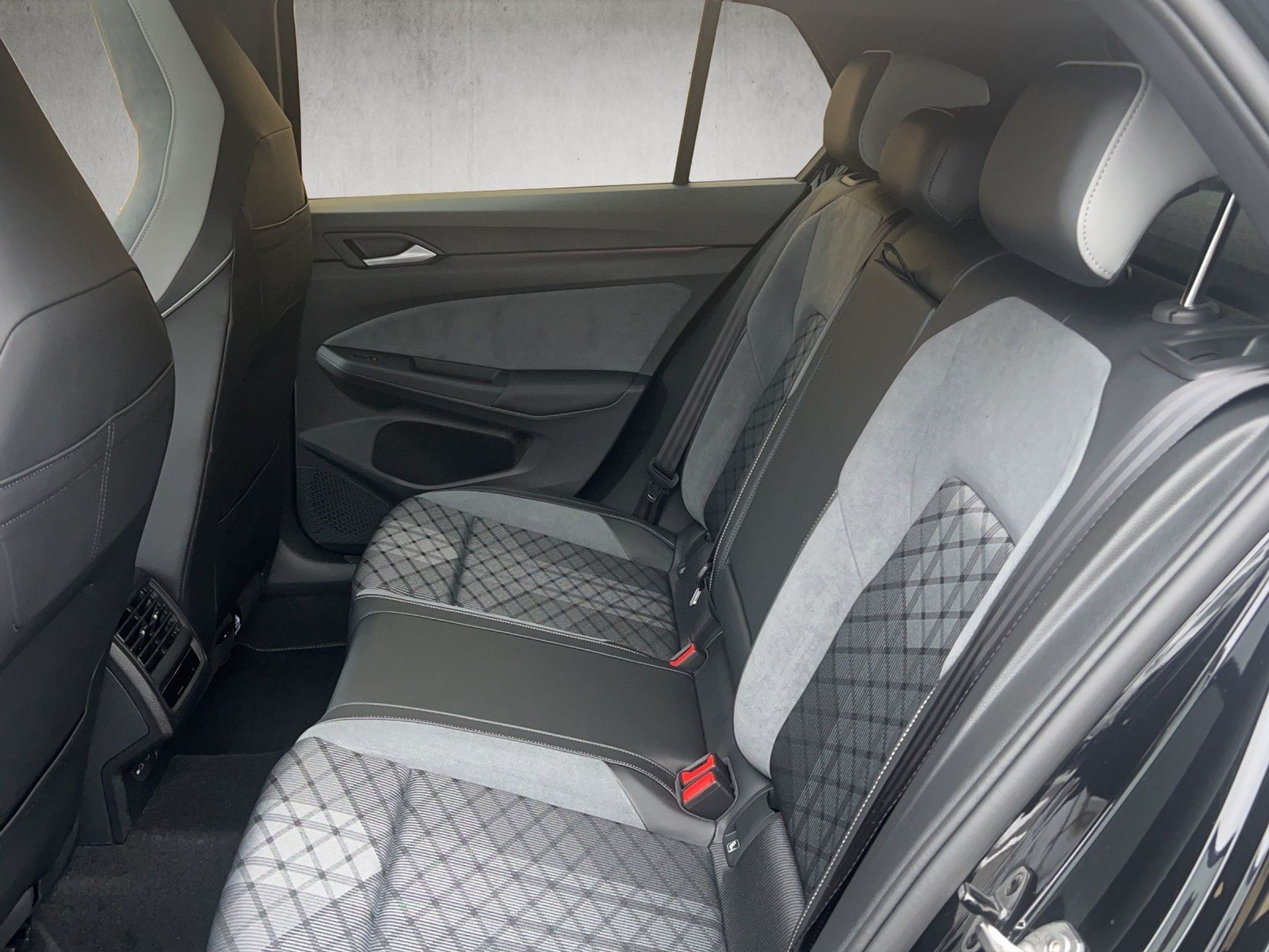 listing desktop thumbnail image 5