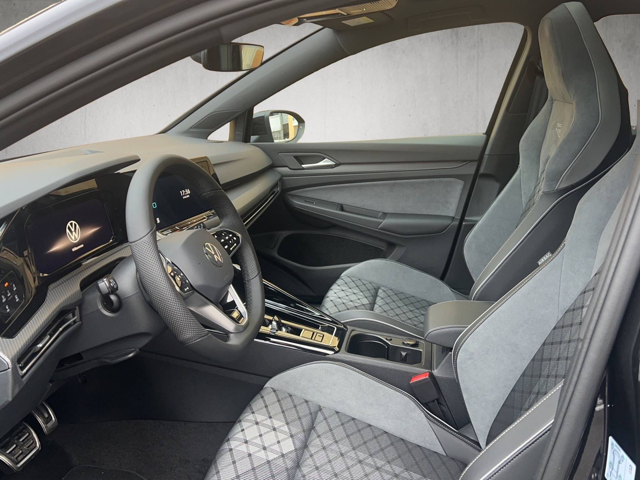 listing desktop thumbnail image 3