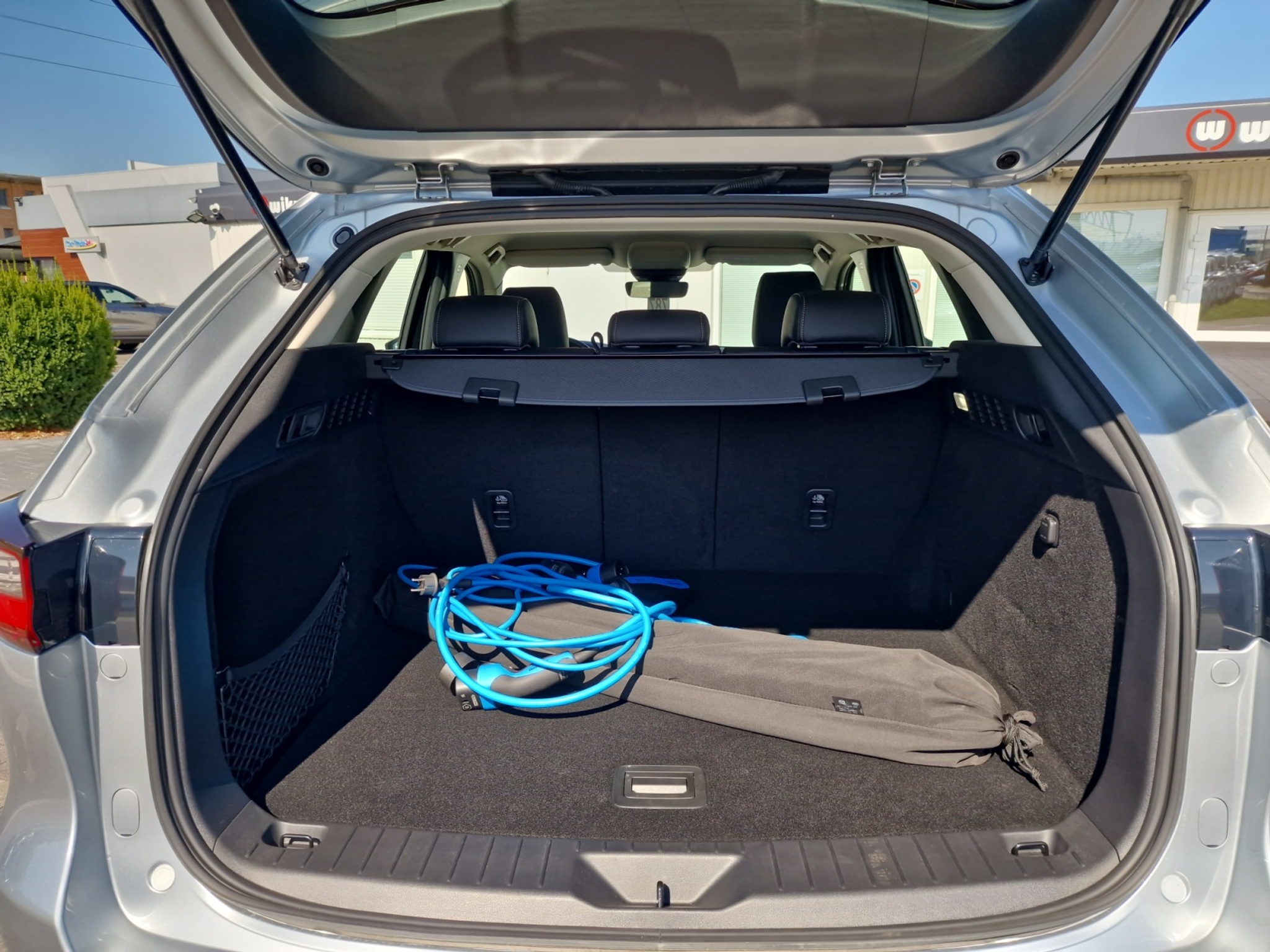 listing desktop thumbnail image 19