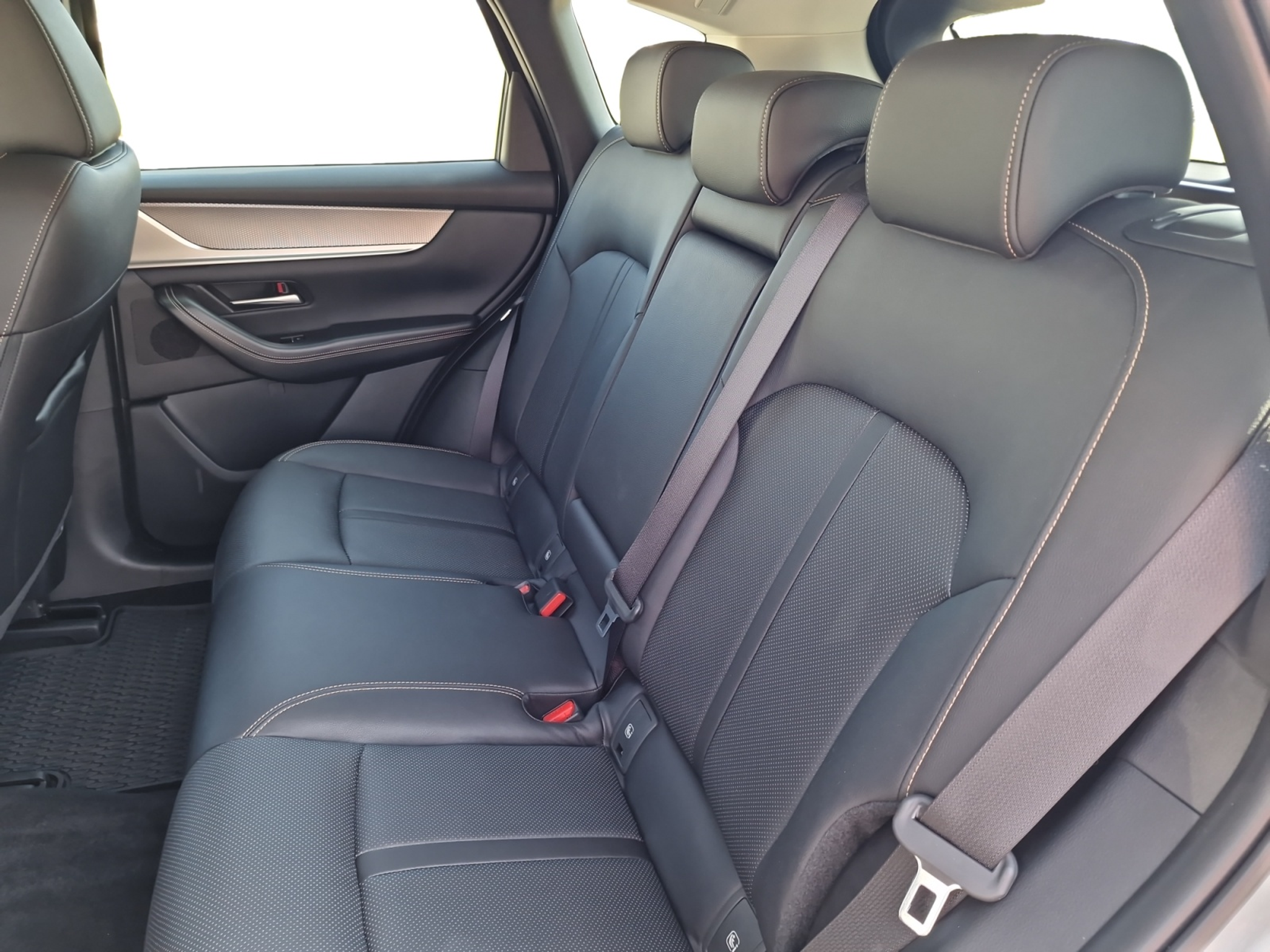 listing desktop thumbnail image 18