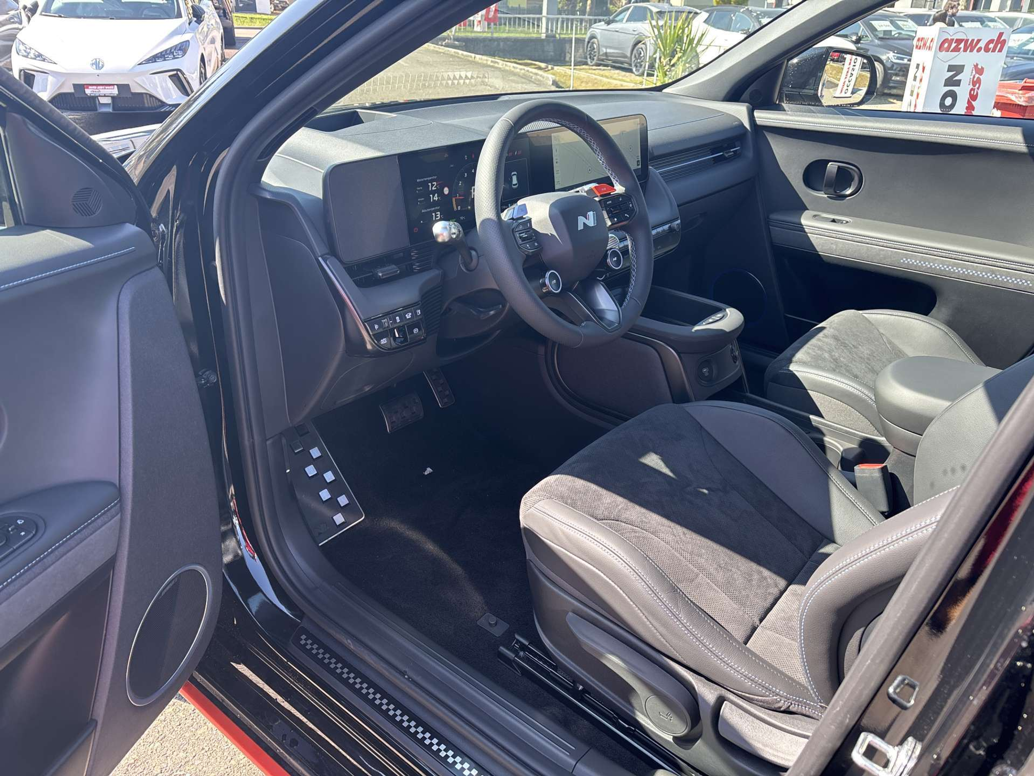 listing desktop thumbnail image 5