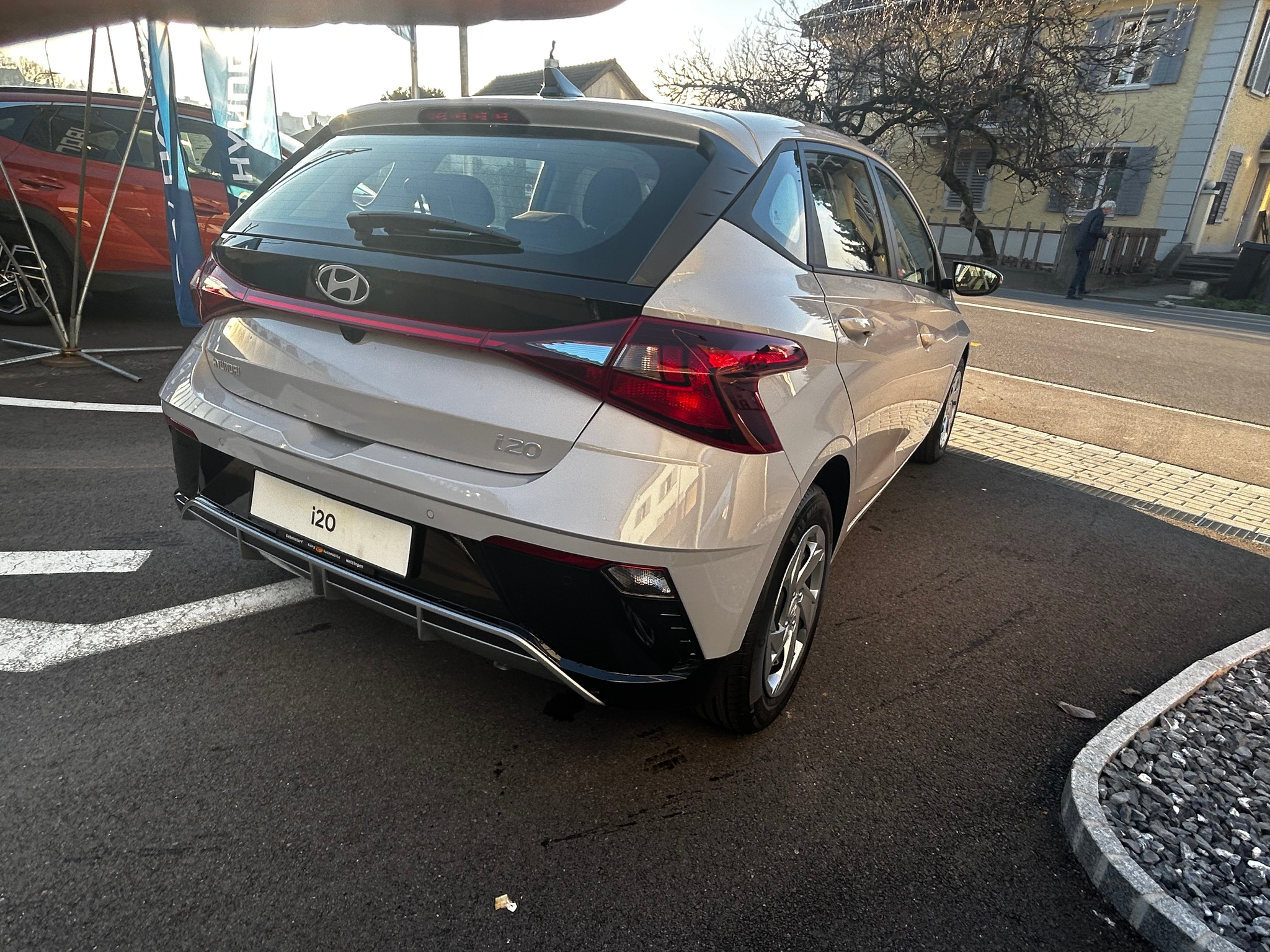 listing desktop thumbnail image 4