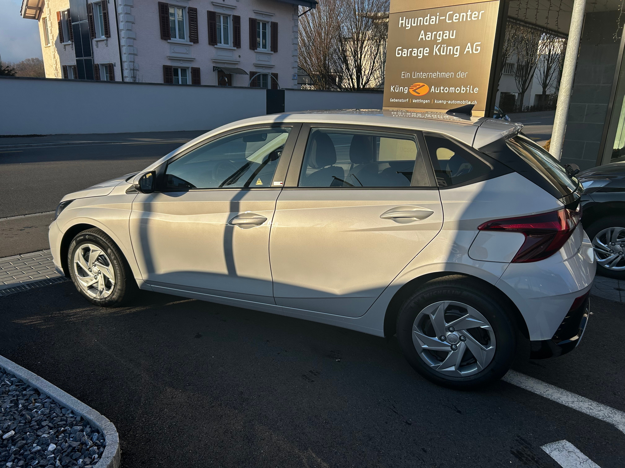 listing desktop thumbnail image 7