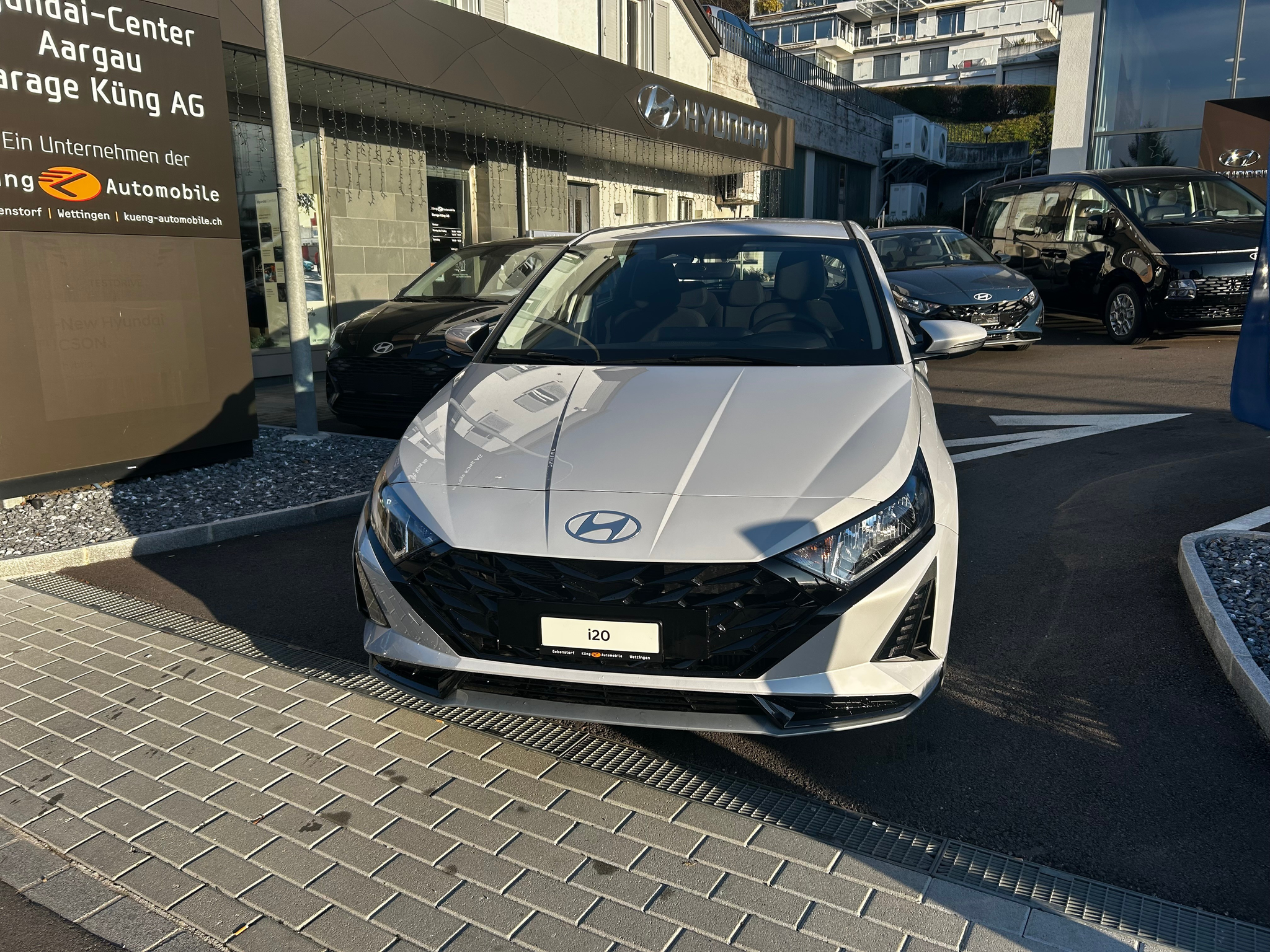 listing desktop thumbnail image 1