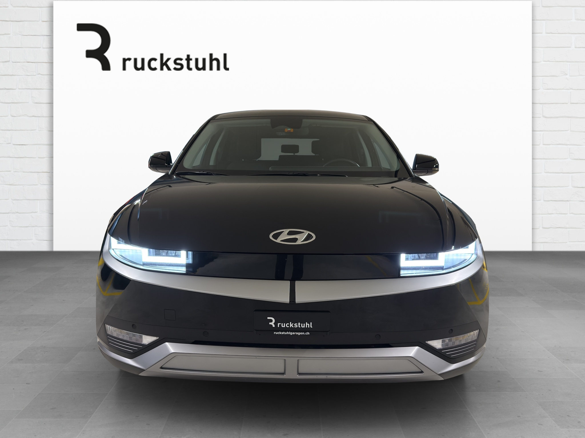 listing desktop thumbnail image 1