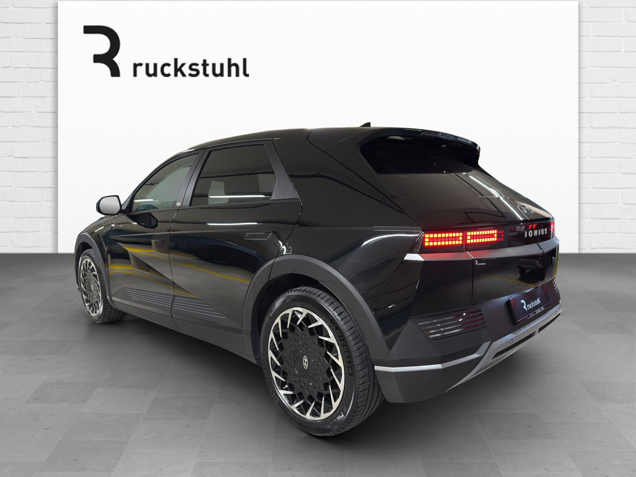 listing desktop thumbnail image 3