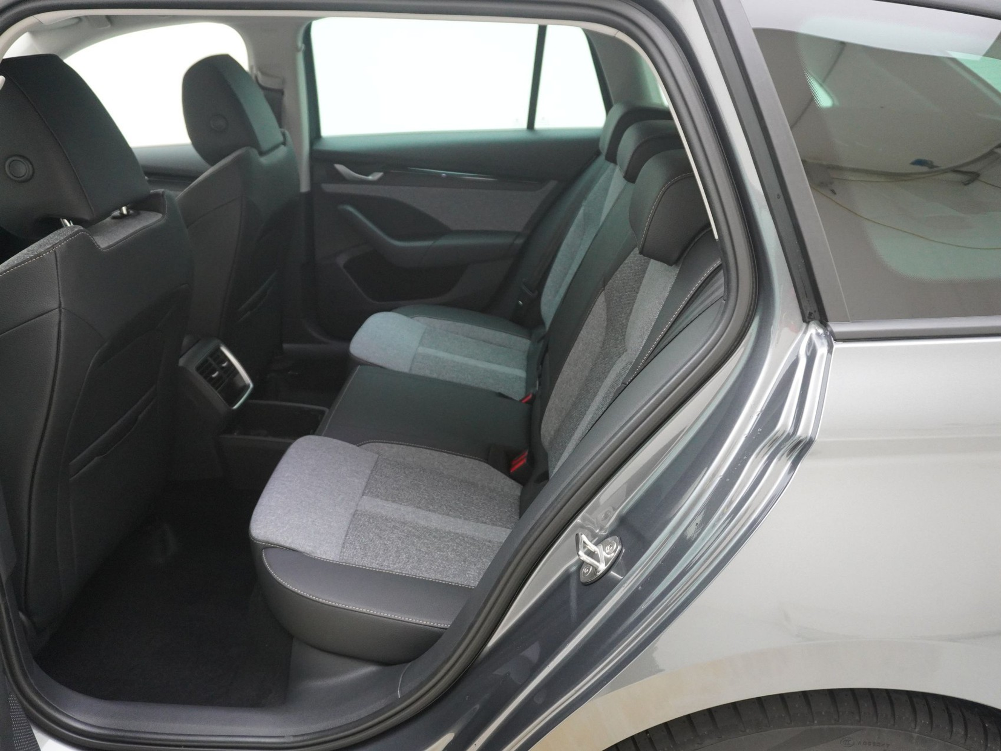 listing desktop thumbnail image 13