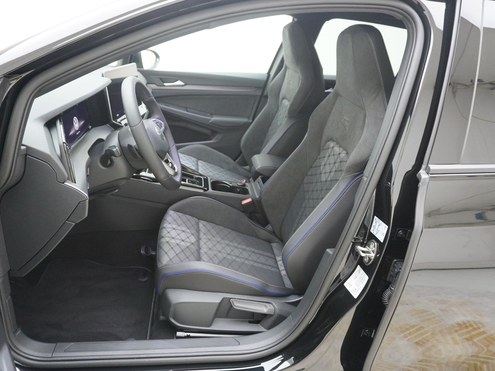 listing desktop thumbnail image 12