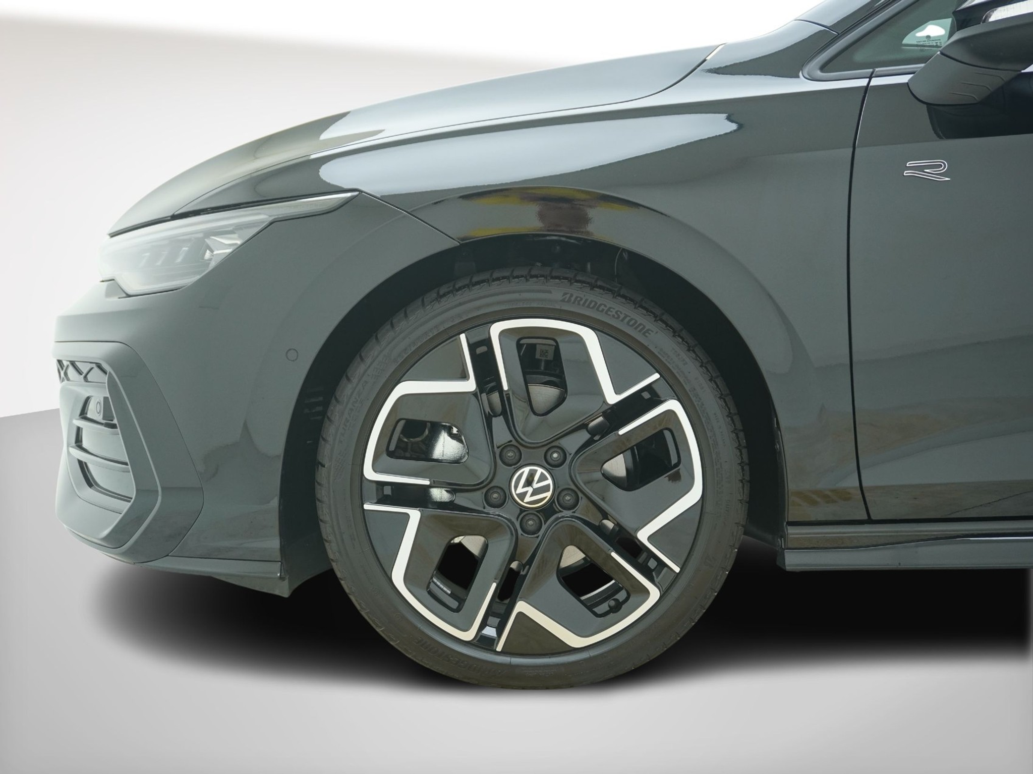 listing desktop thumbnail image 9