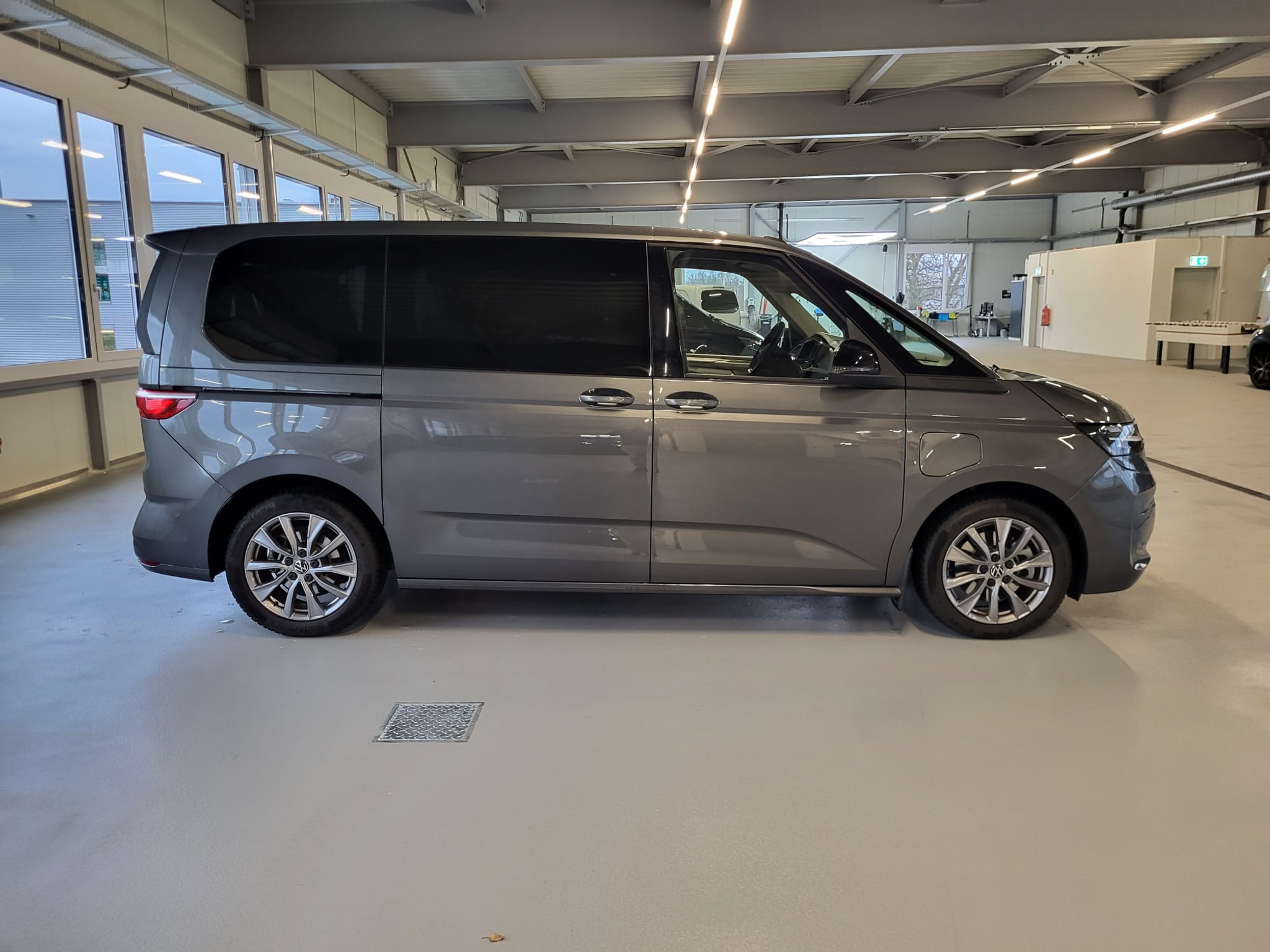 listing desktop thumbnail image 3