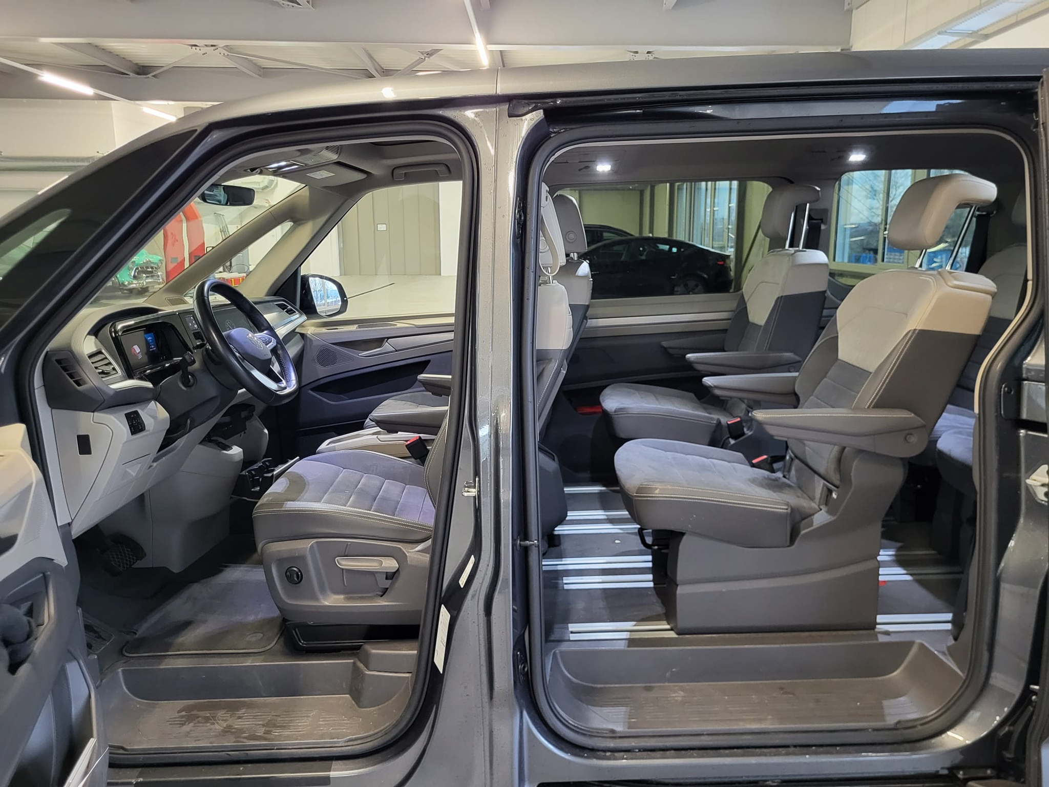 listing desktop thumbnail image 8