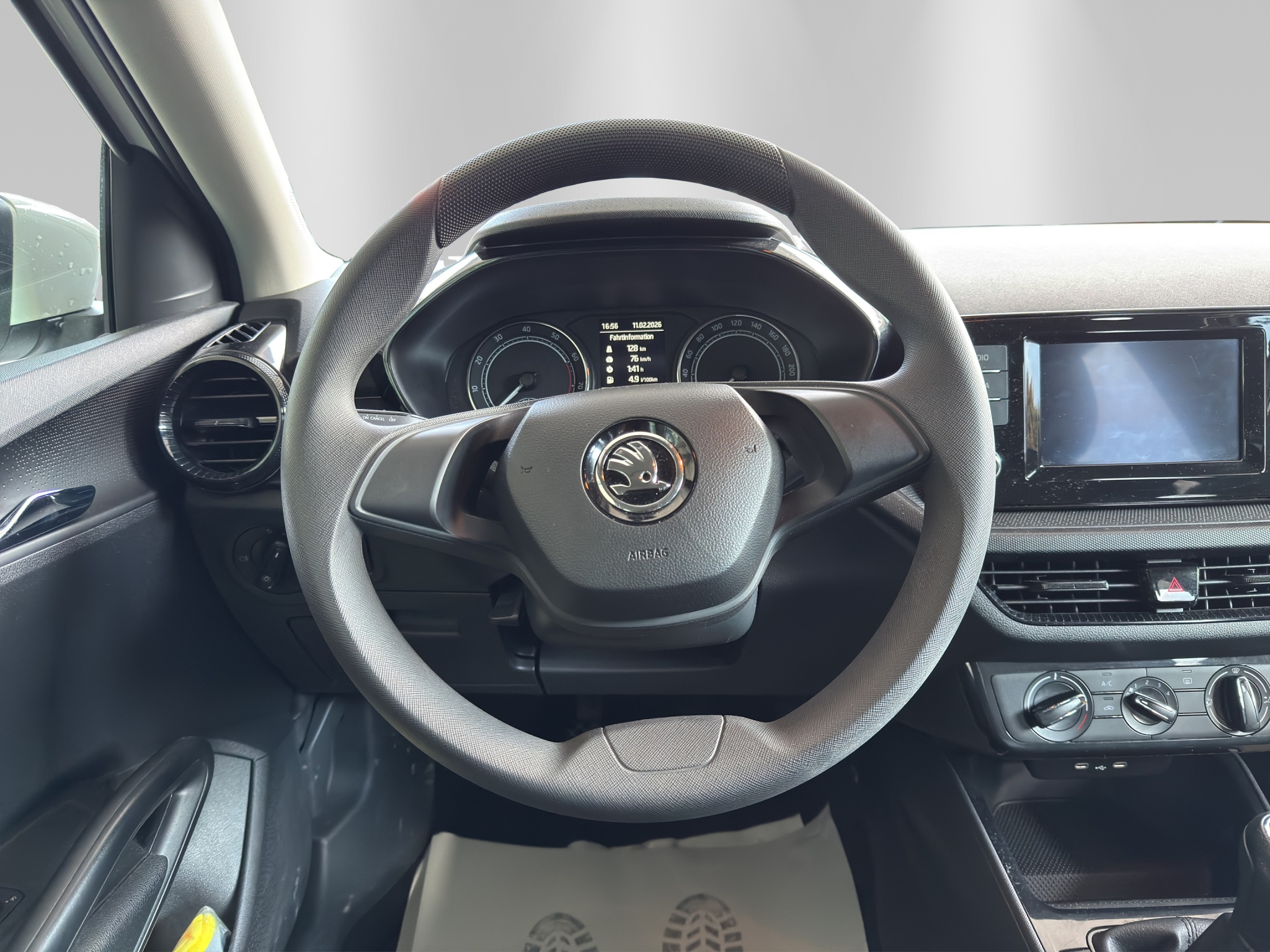 listing desktop thumbnail image 9