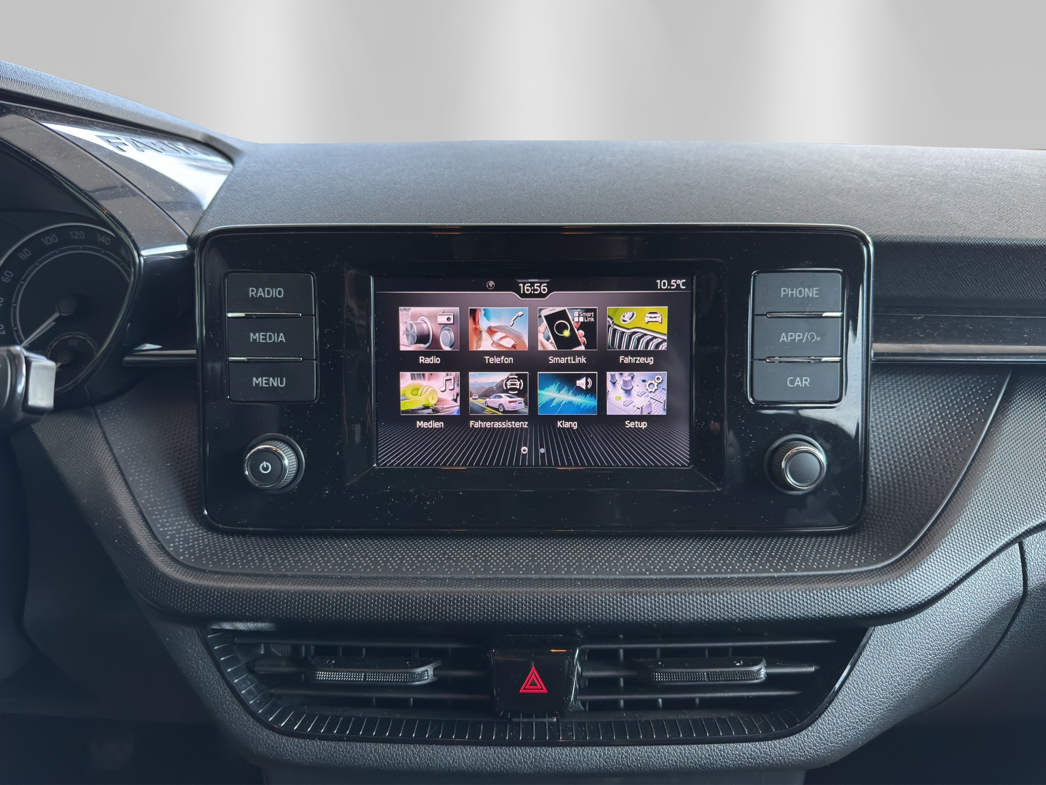 listing desktop thumbnail image 11