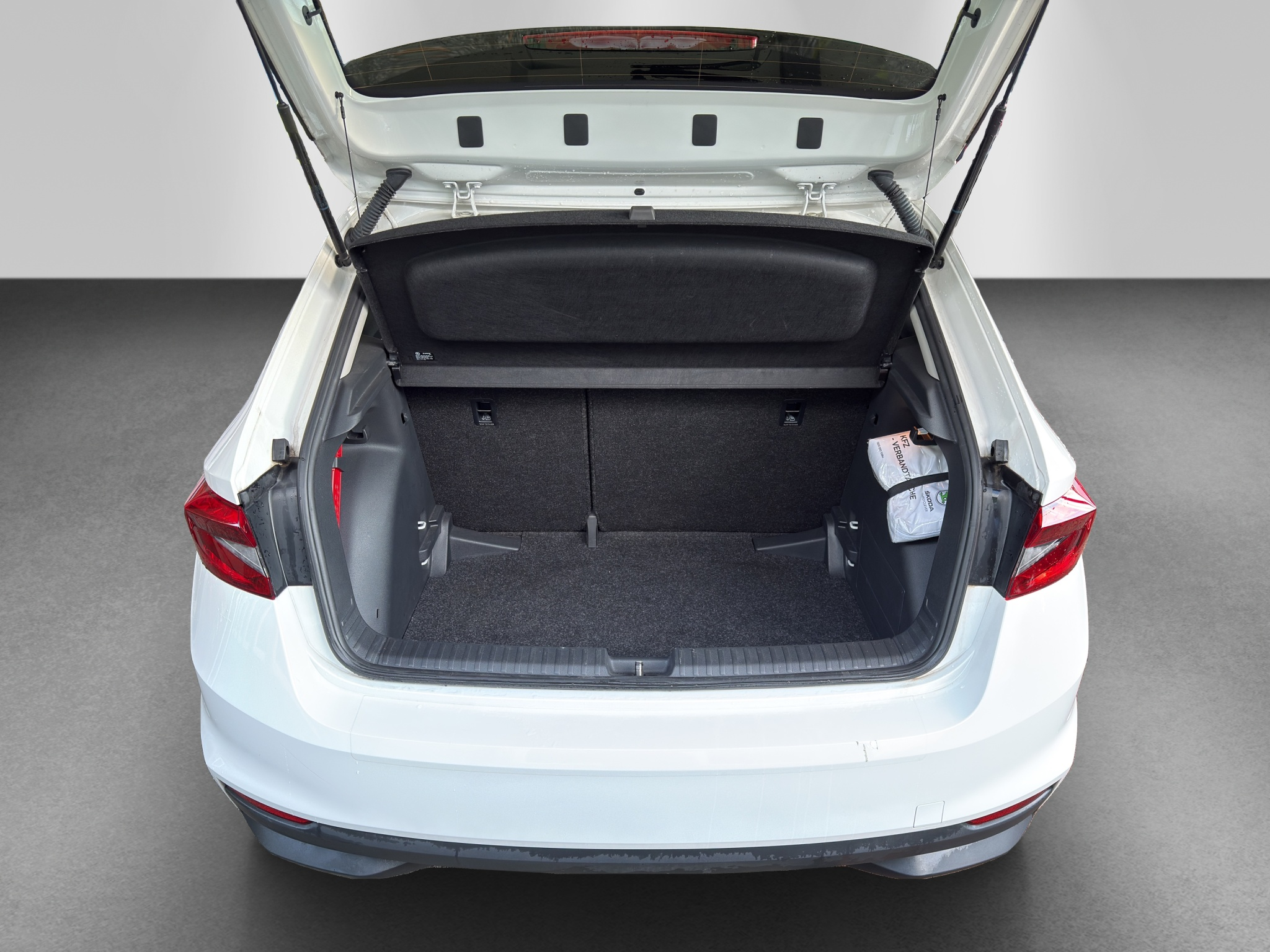 listing desktop thumbnail image 15