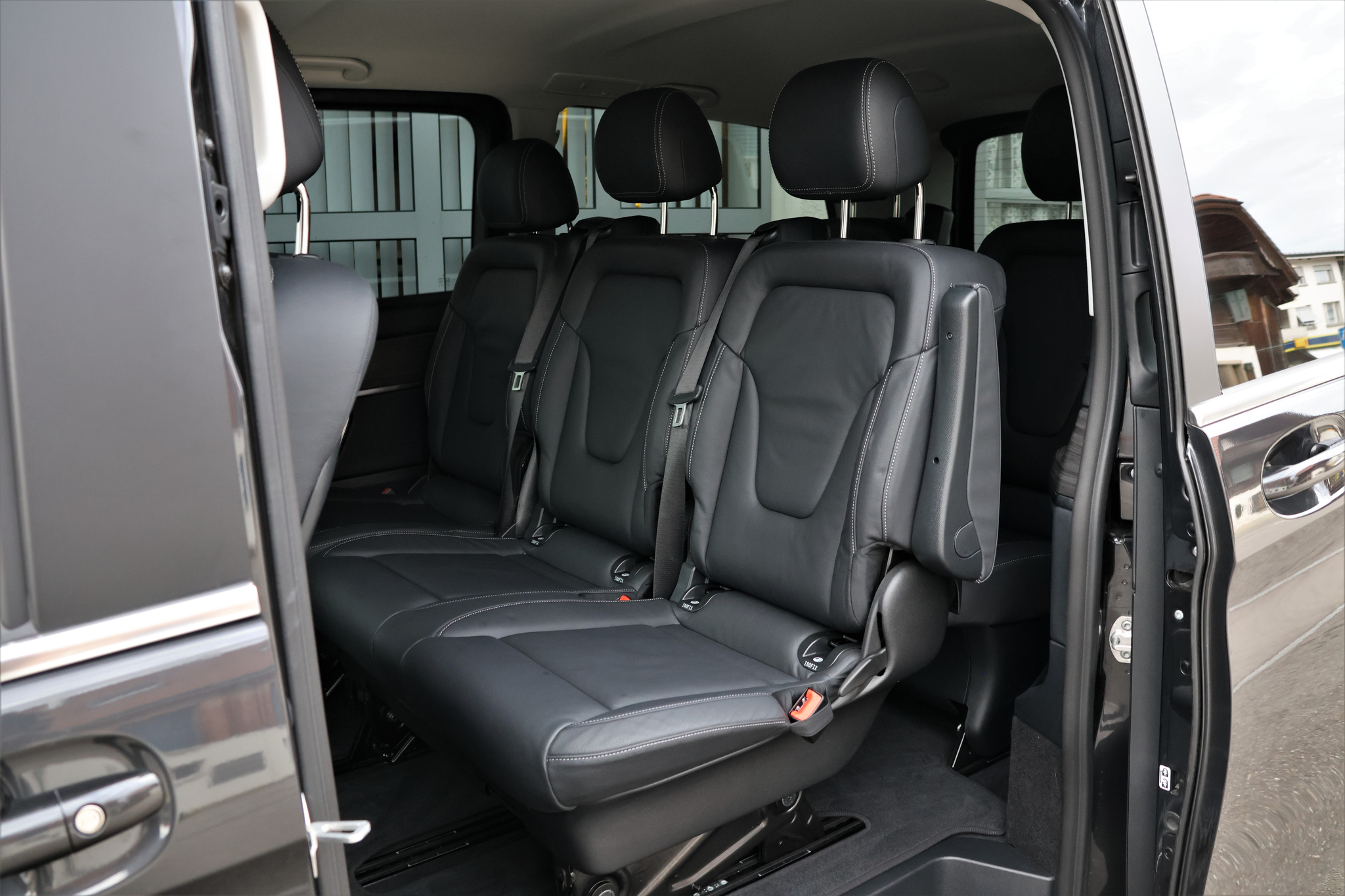 listing desktop thumbnail image 11