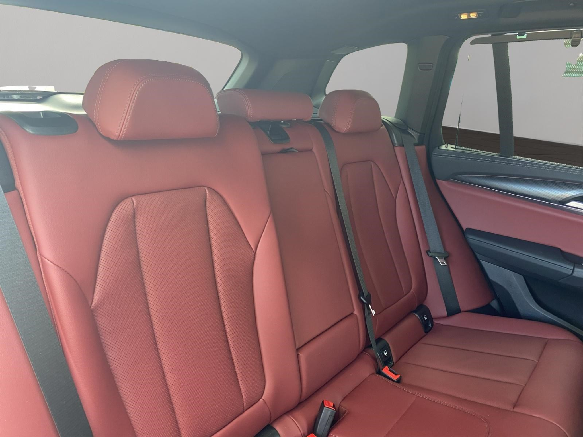 listing desktop thumbnail image 9