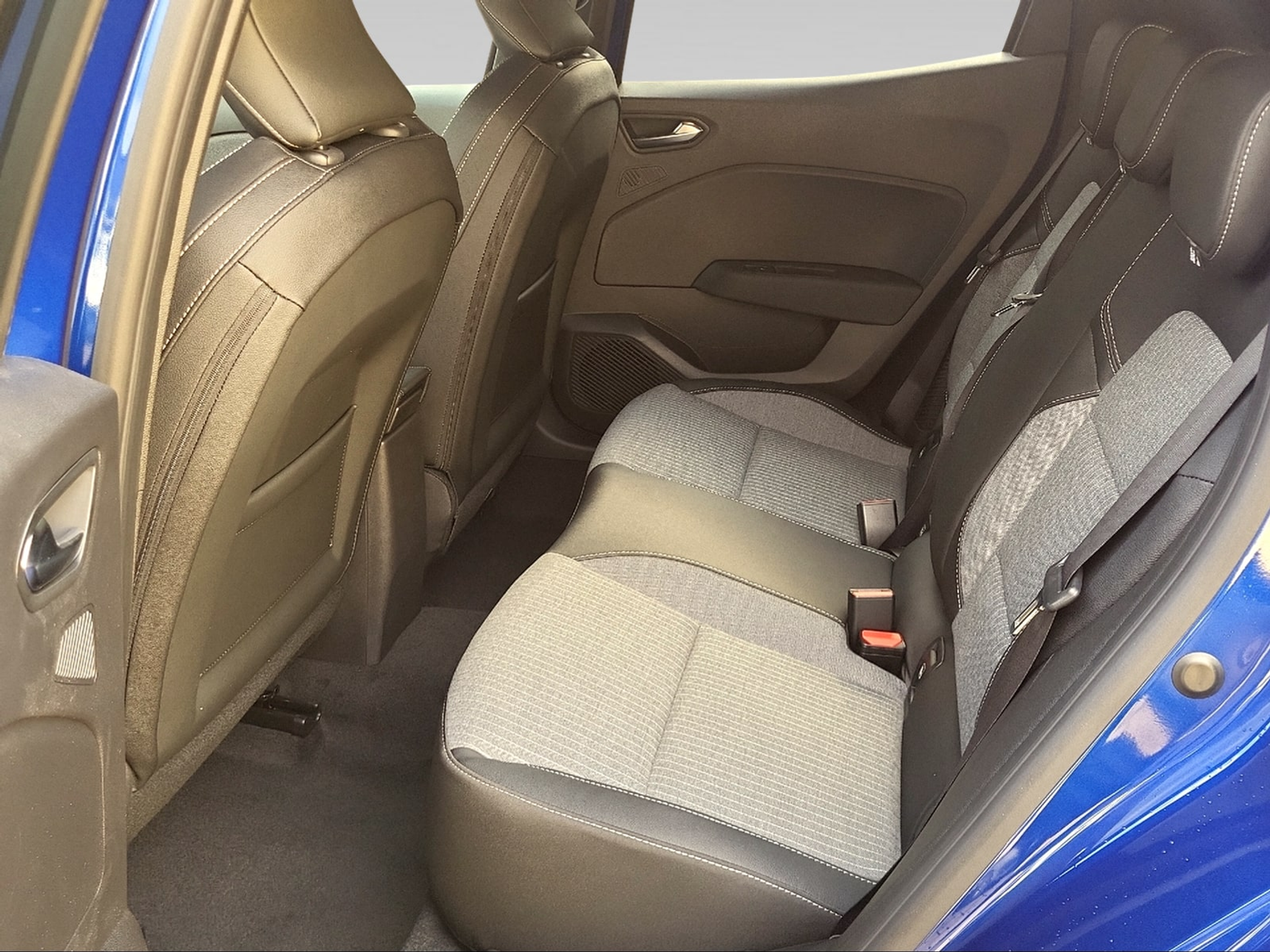 listing desktop thumbnail image 5