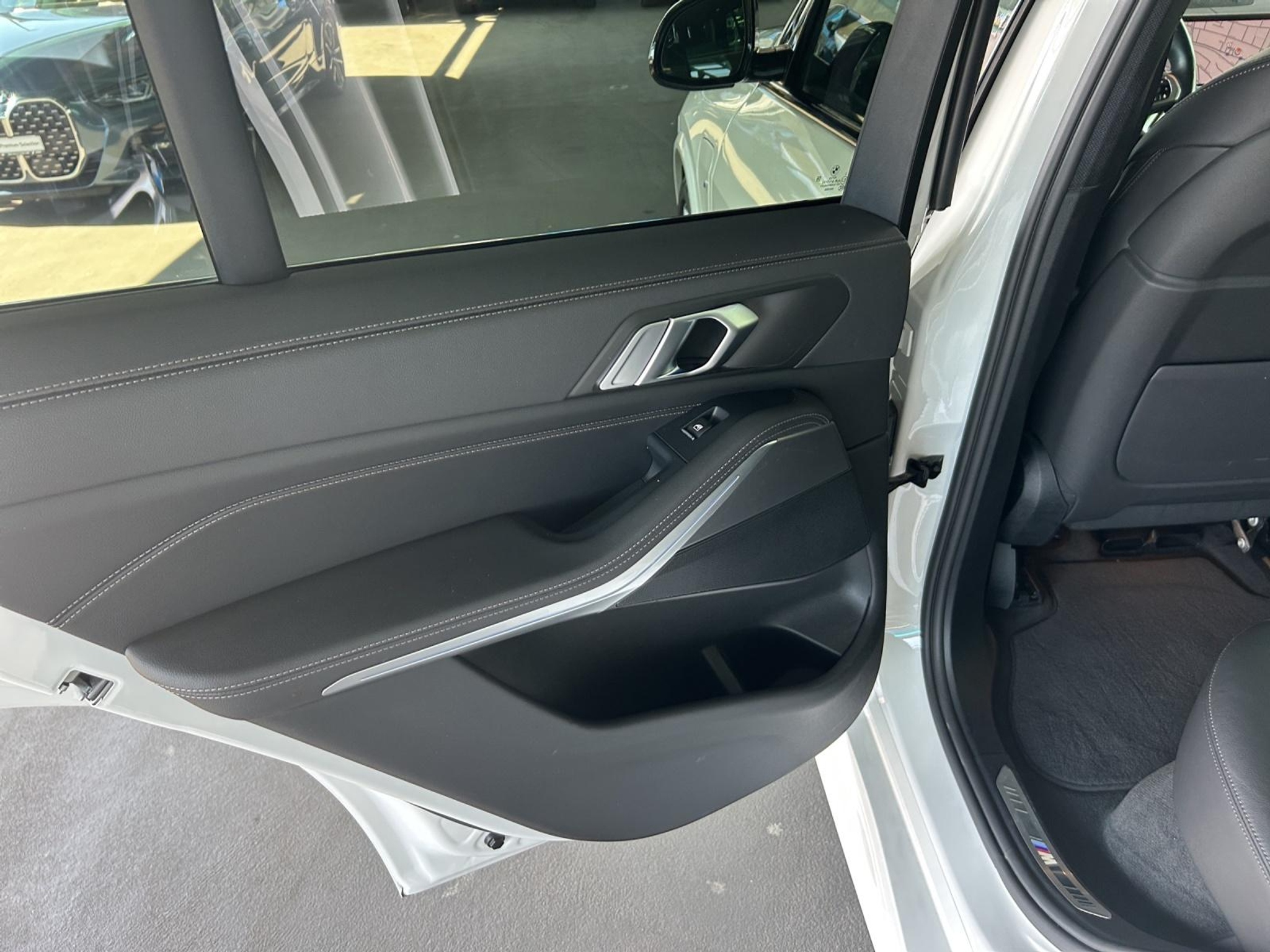 listing desktop thumbnail image 16