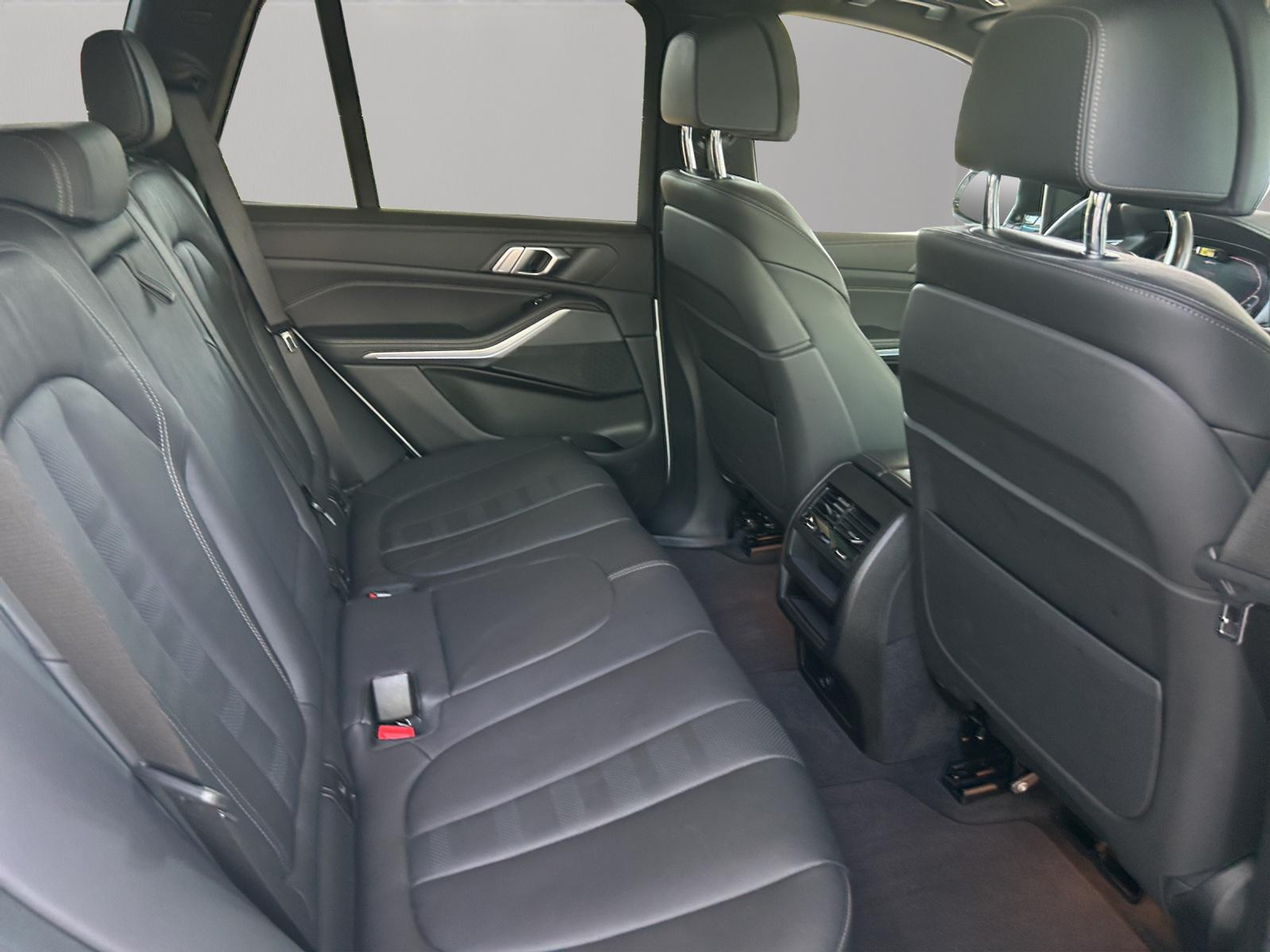 listing desktop thumbnail image 13