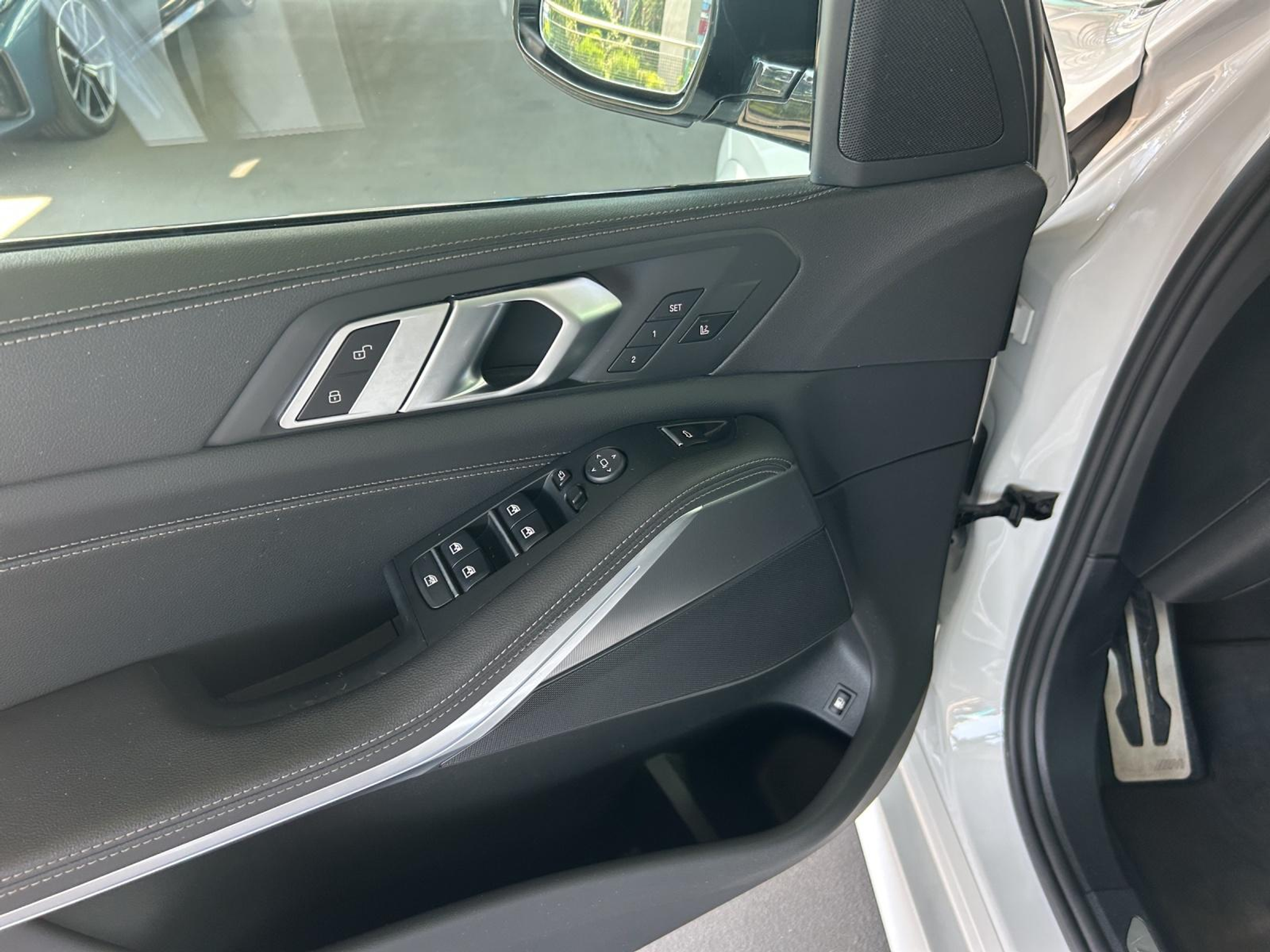 listing desktop thumbnail image 14