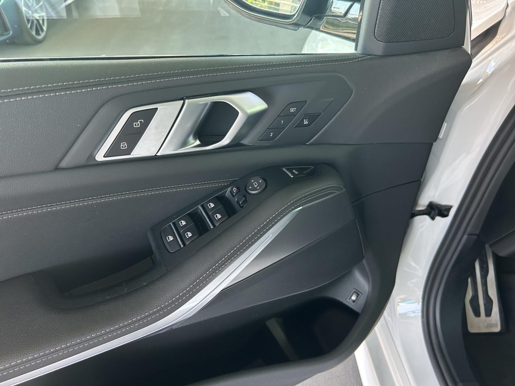 listing desktop thumbnail image 14