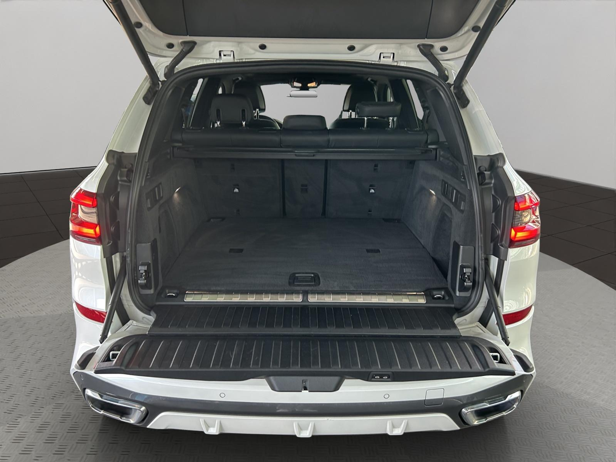 listing desktop thumbnail image 22