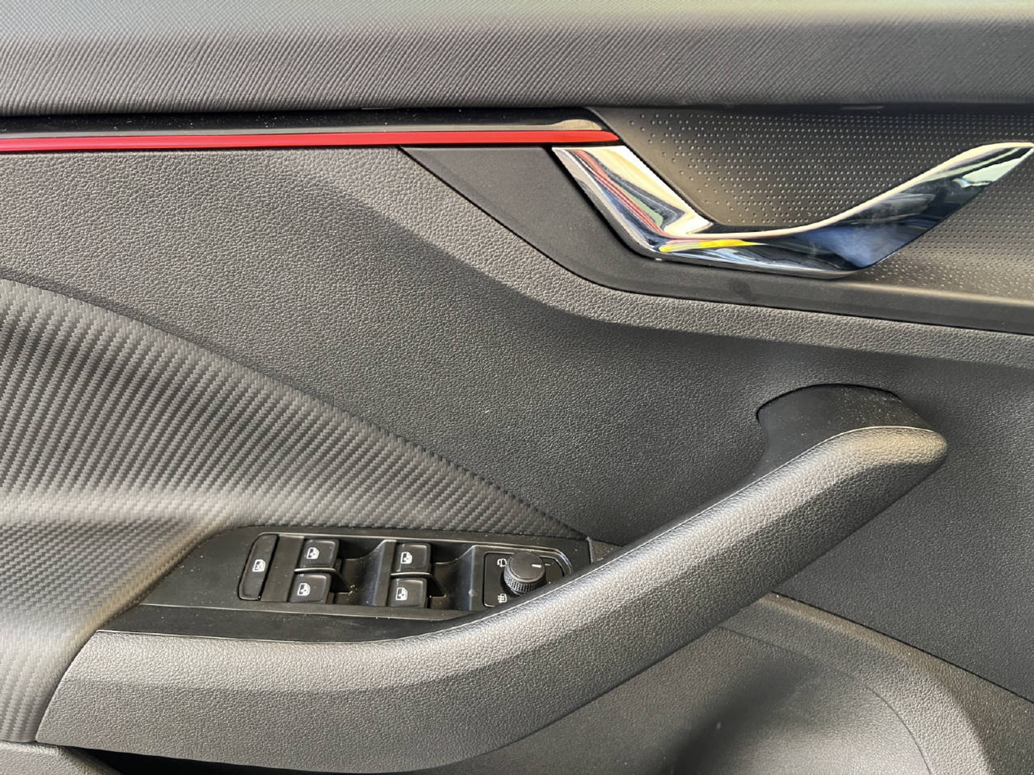 listing desktop thumbnail image 18