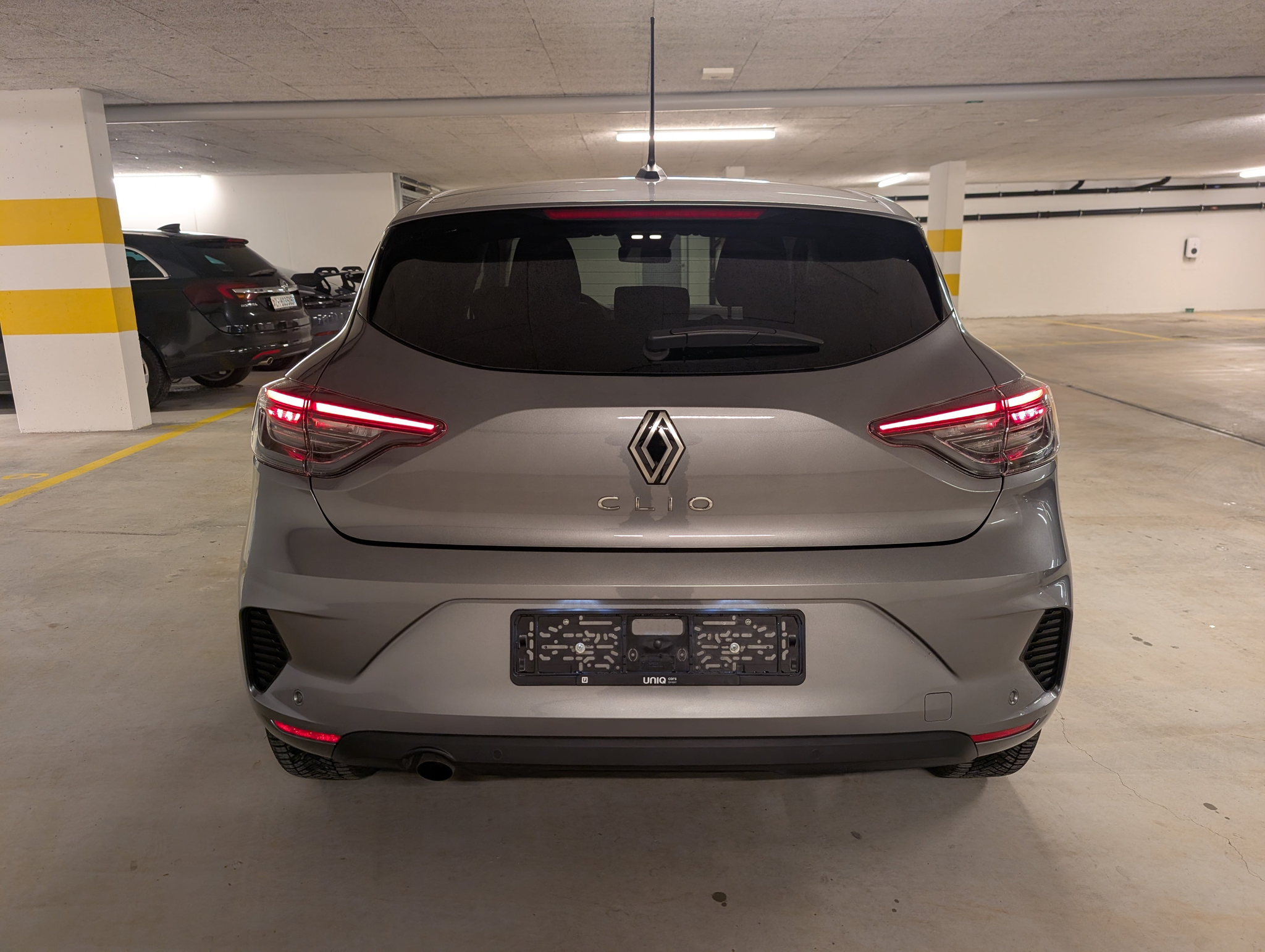 listing desktop thumbnail image 4