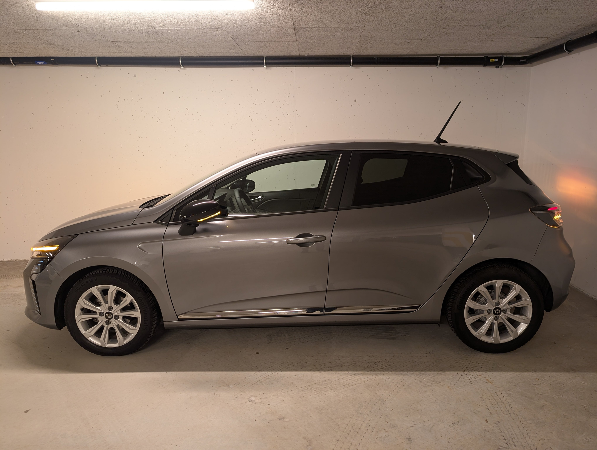 listing desktop thumbnail image 3