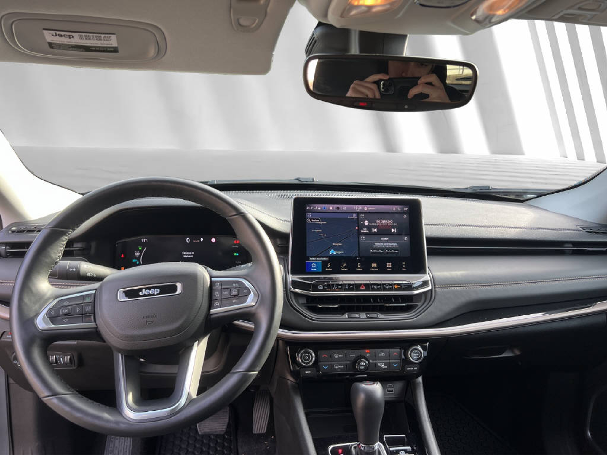 listing desktop thumbnail image 4