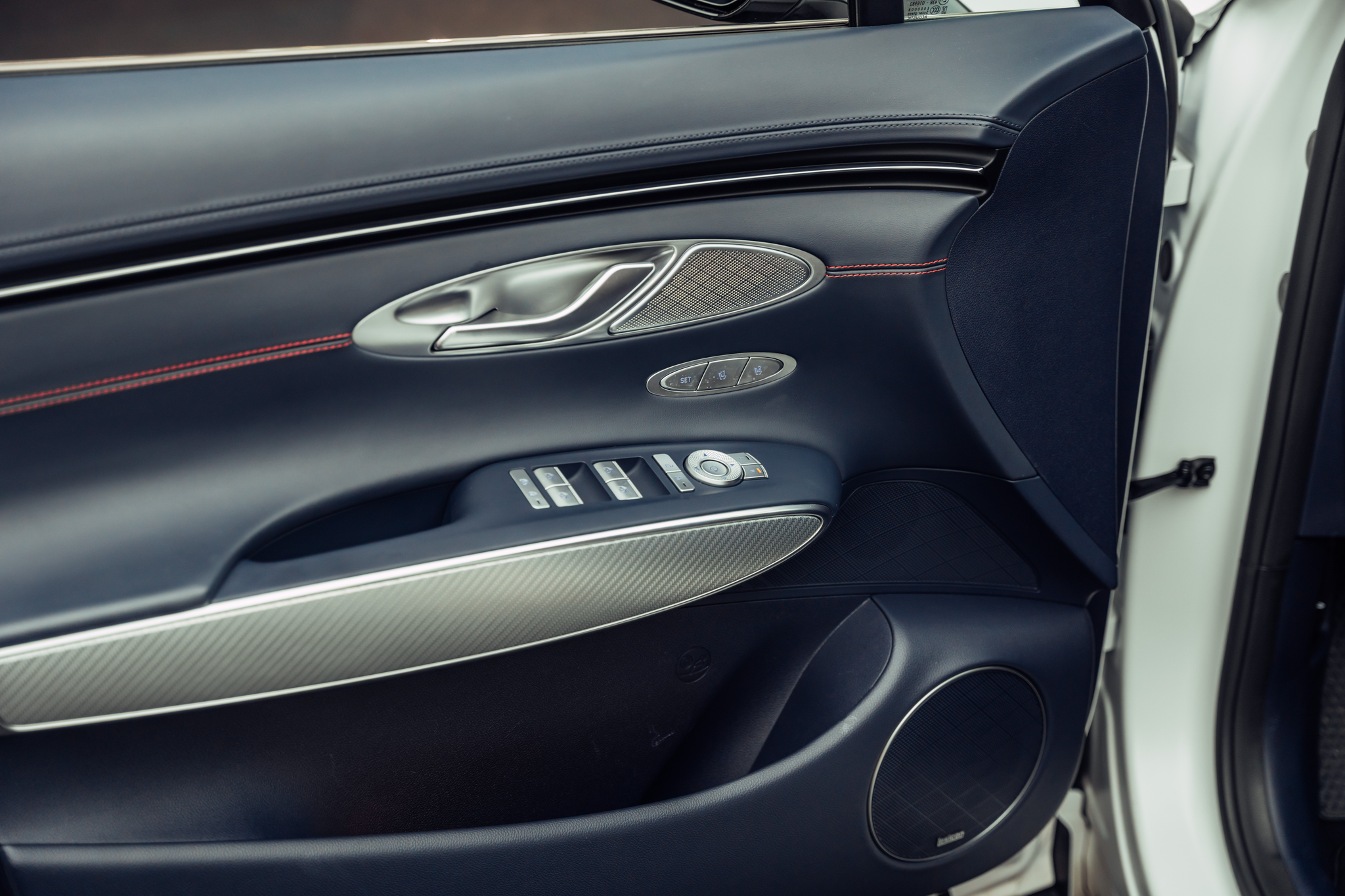 listing desktop thumbnail image 12