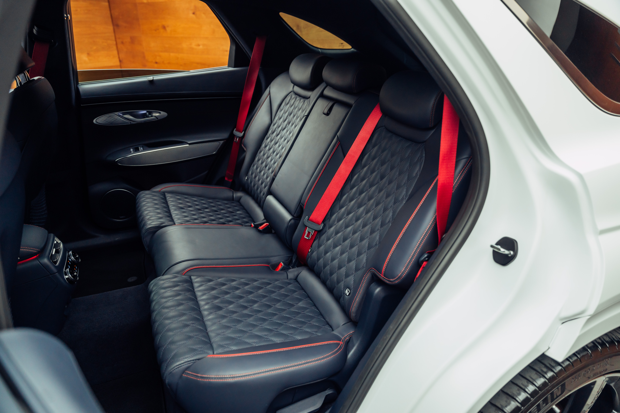 listing desktop thumbnail image 7