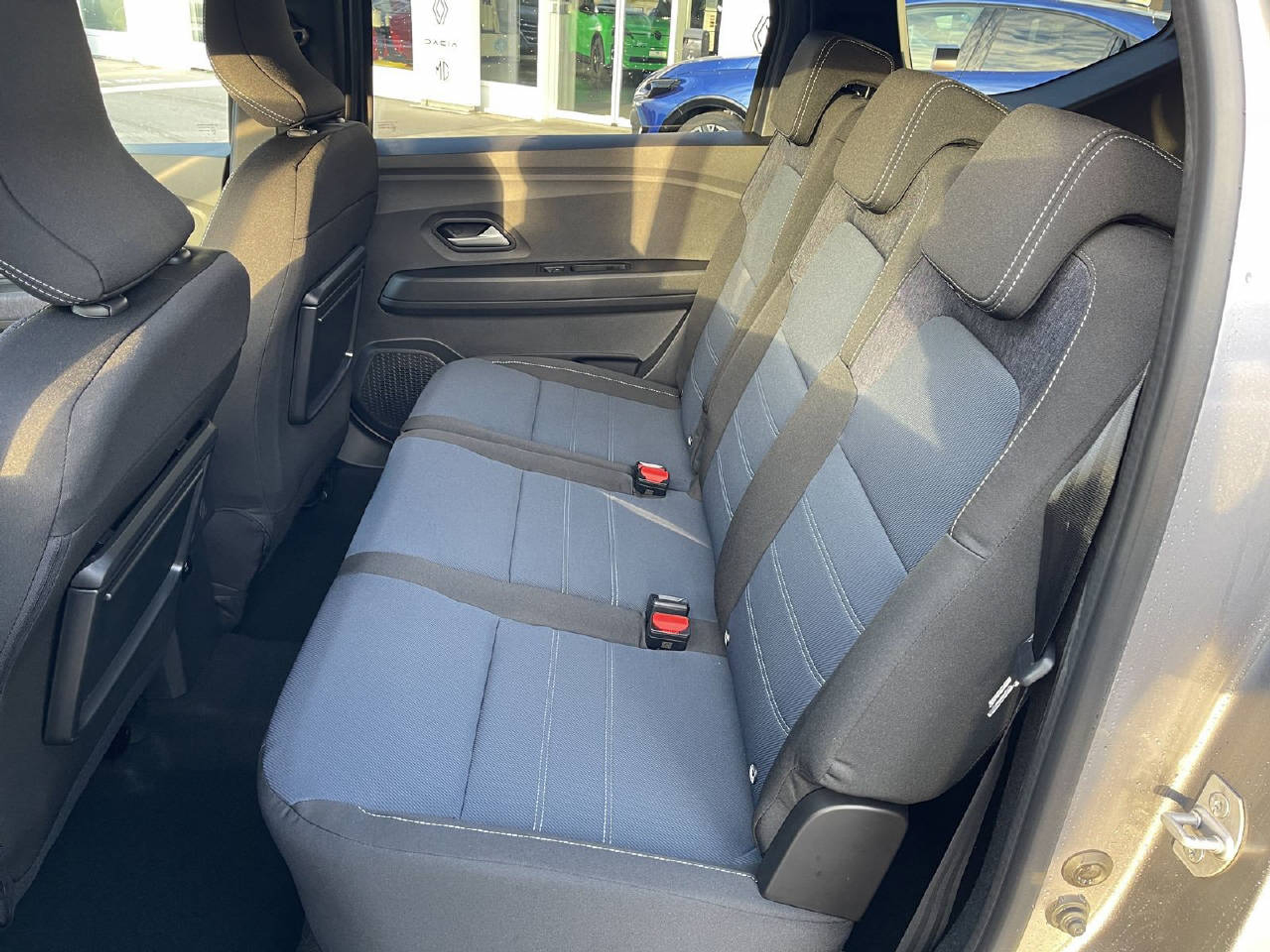 listing desktop thumbnail image 4