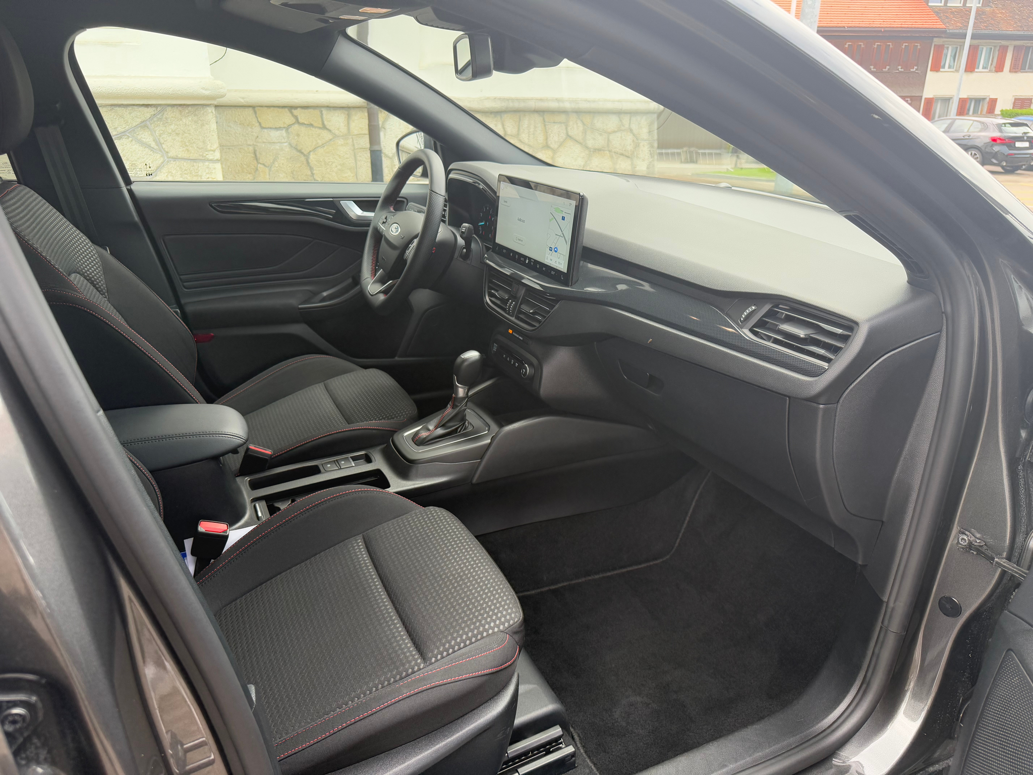 listing desktop thumbnail image 7