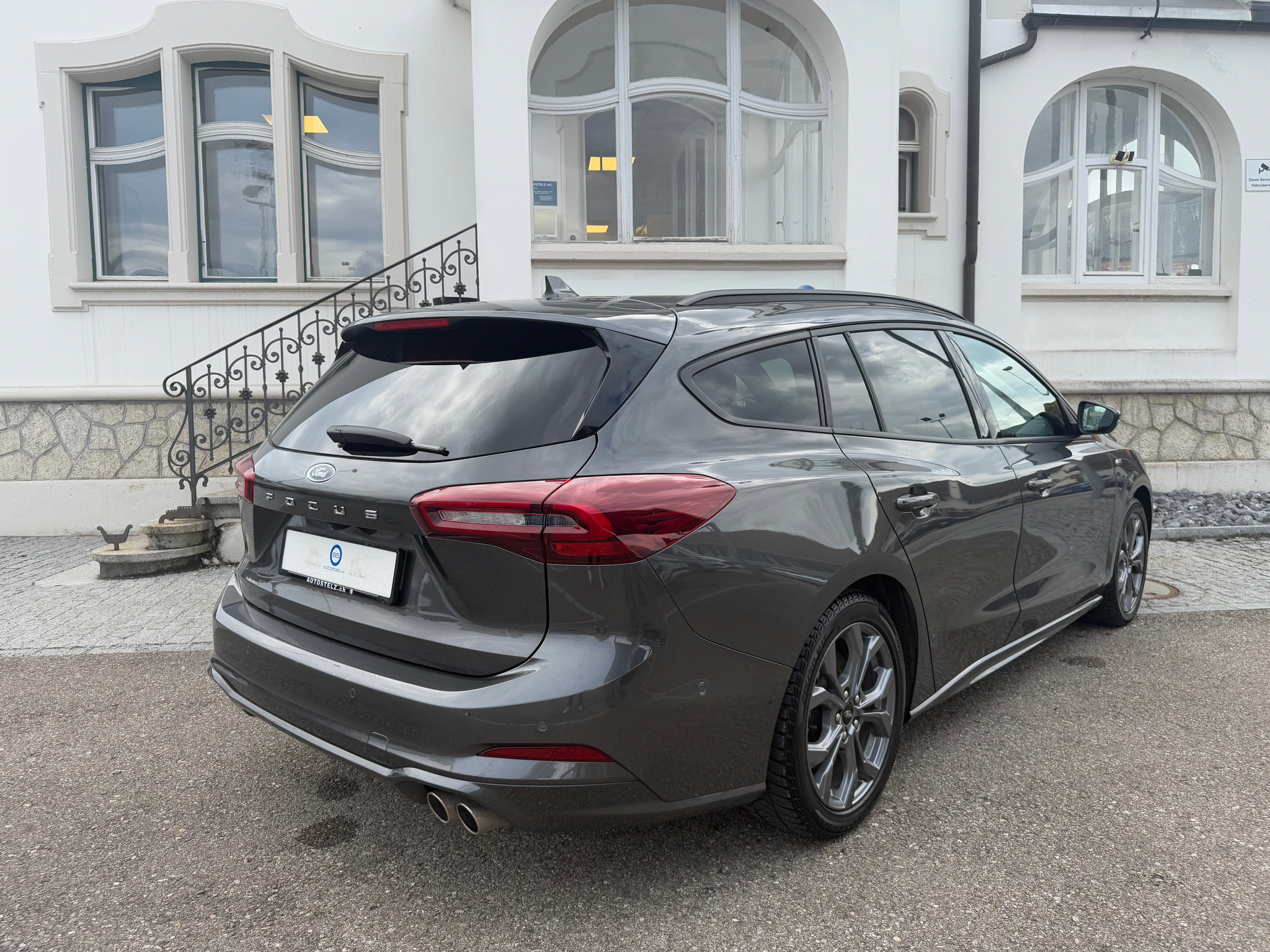 listing desktop thumbnail image 4