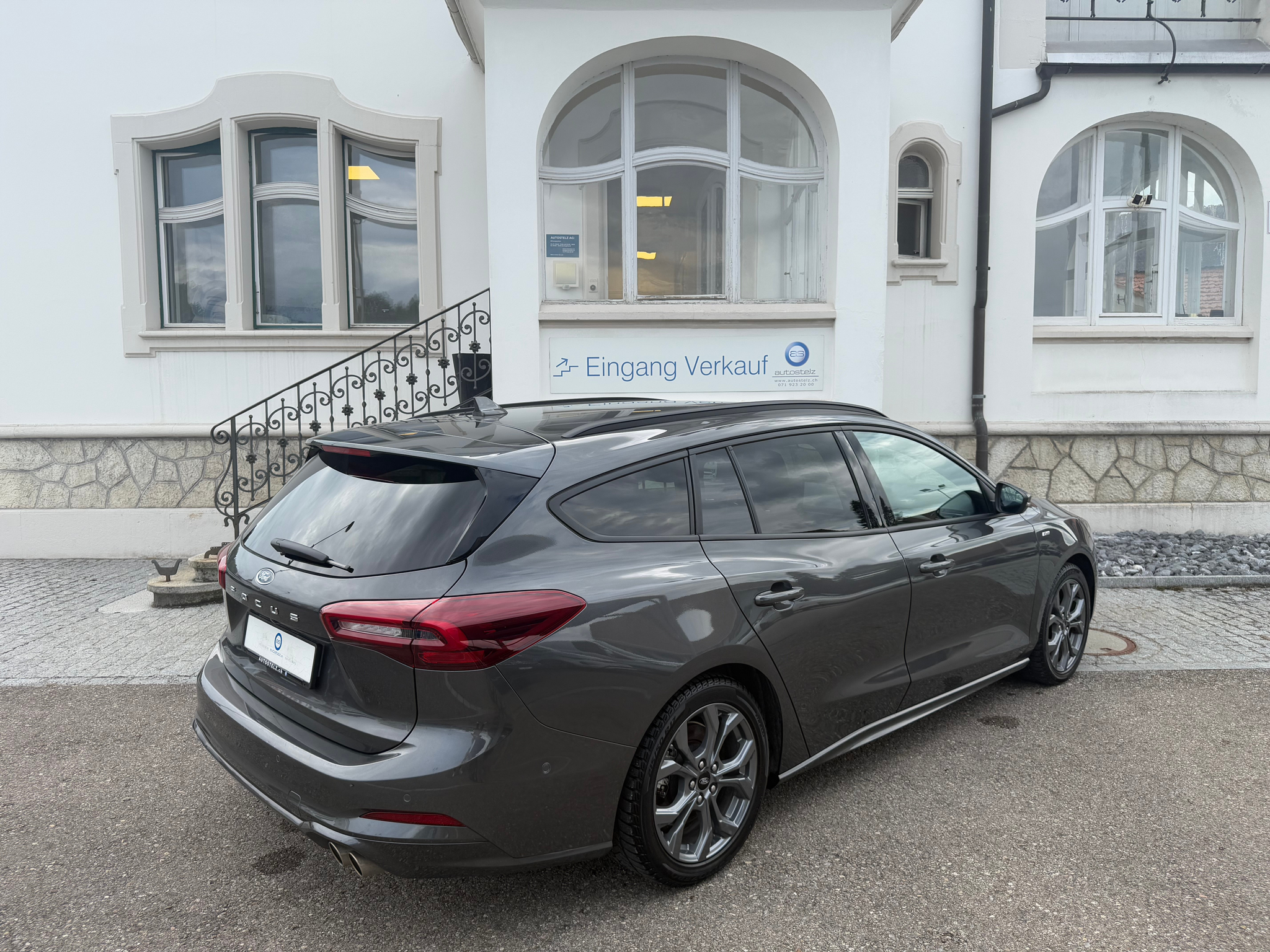 listing desktop thumbnail image 3