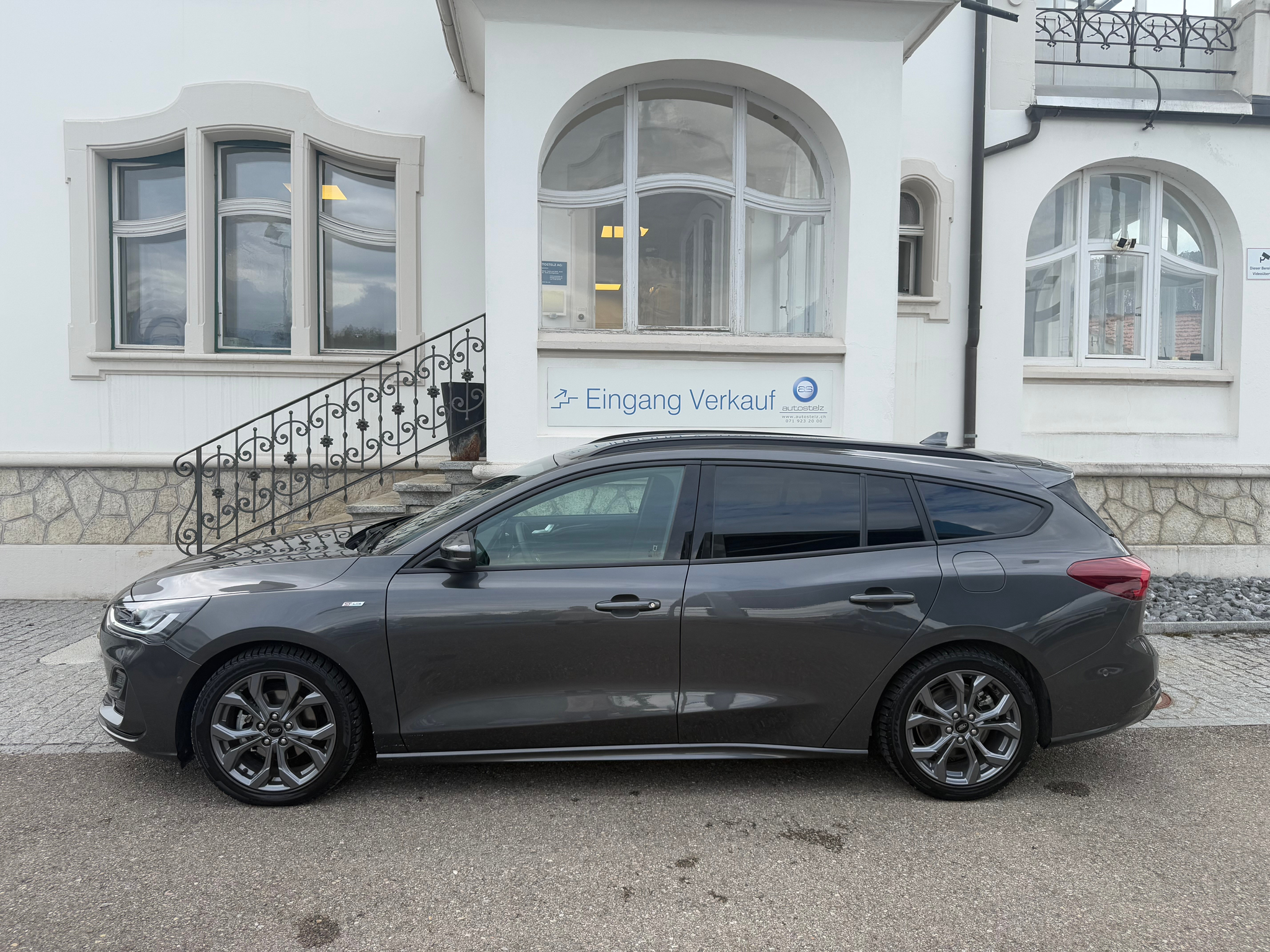 listing desktop thumbnail image 2