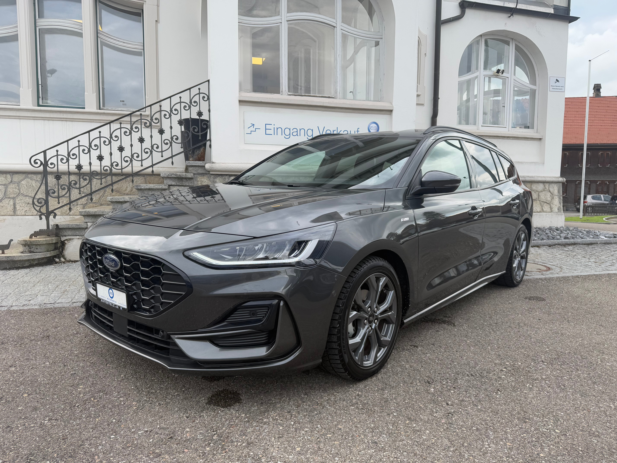 listing desktop thumbnail image 1